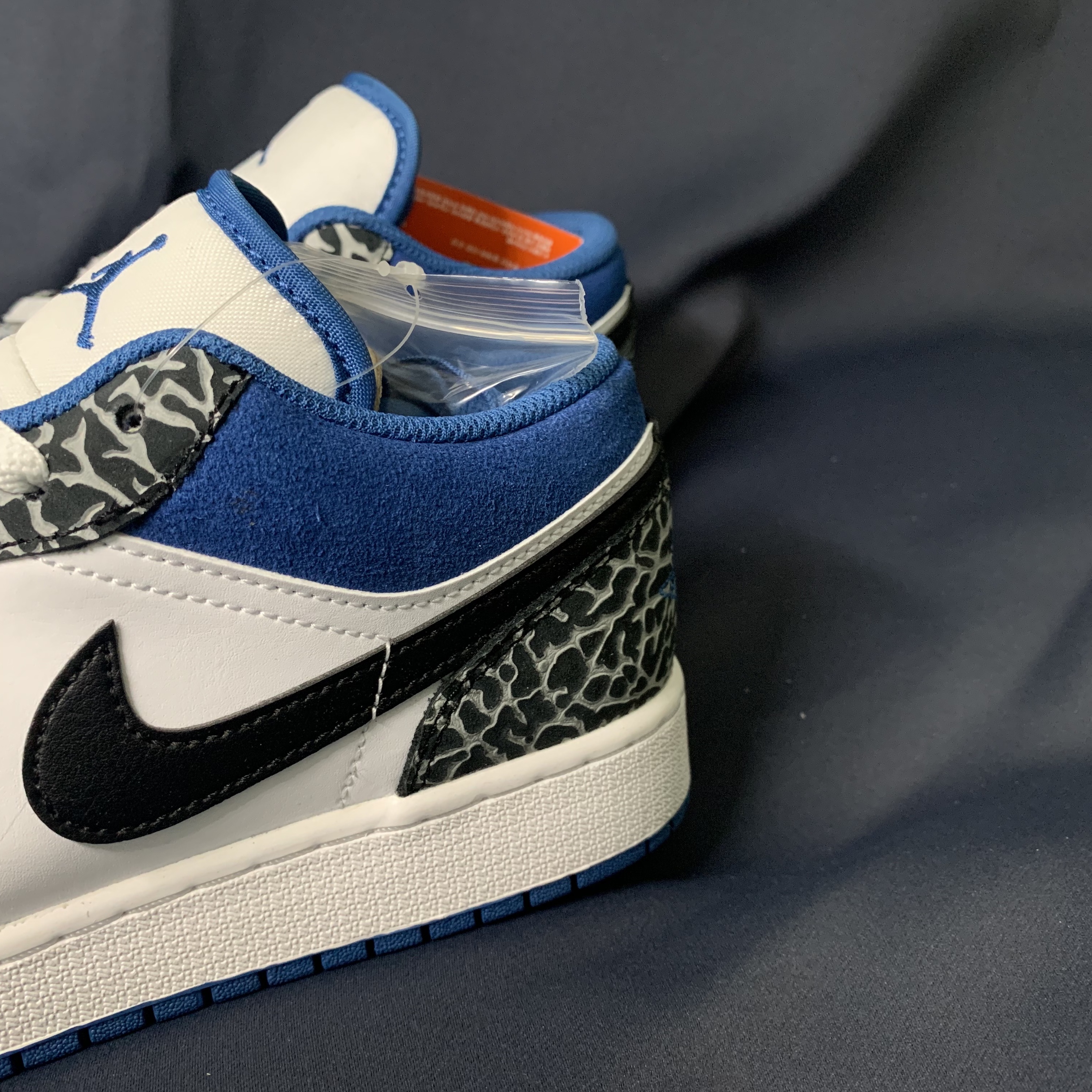 (GS) Jordan 1 Low SE White Dark Marina Blue Cement Grey 착용 스타일 - 2