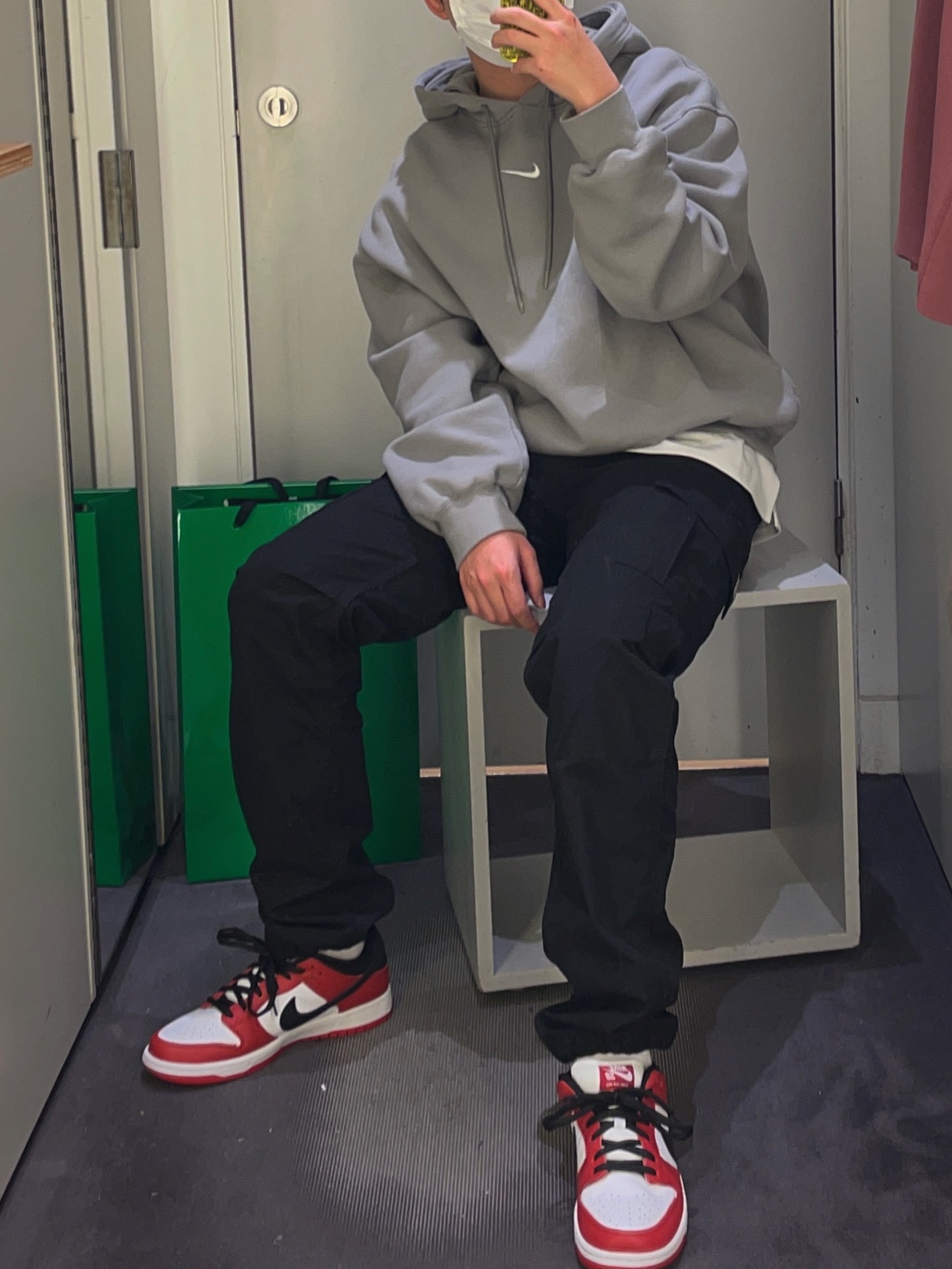 Nike x Fear of God Double Hood Hoodie Dust Sail, Nike SB Dunk Low Pro Chicago 착용 스타일