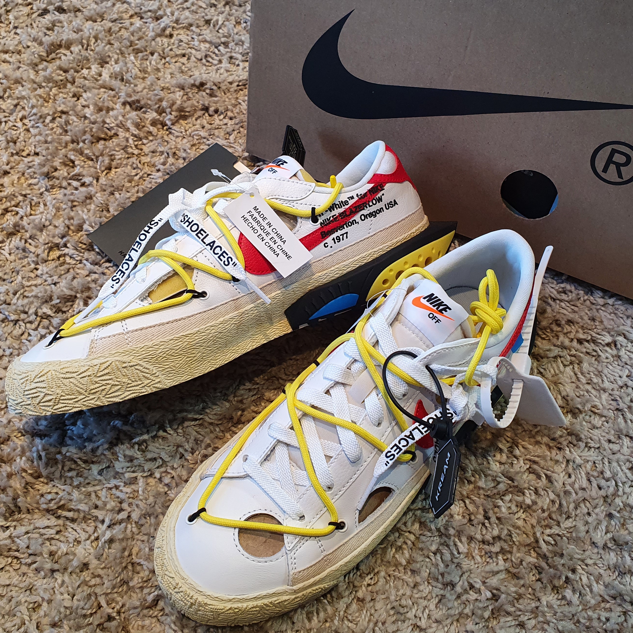 Nike x Off-White Blazer Low '77 White and University Red 착용 스타일