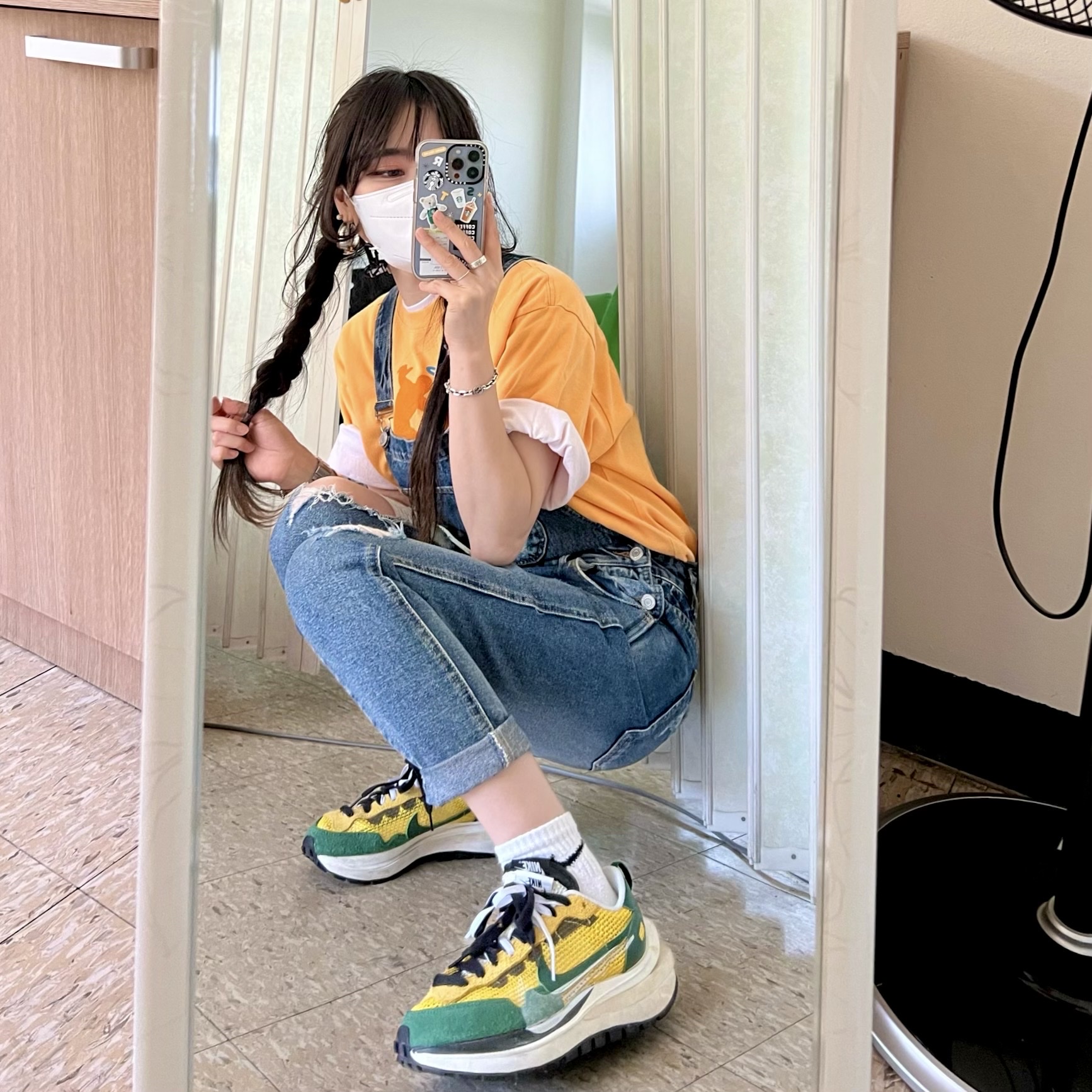 Nike x Sacai VaporWaffle Tour Yellow & Gorge Green Sail, Jordan x Union Graphic T-Shirt Sport Gold - Asia 착용 스타일 - 2