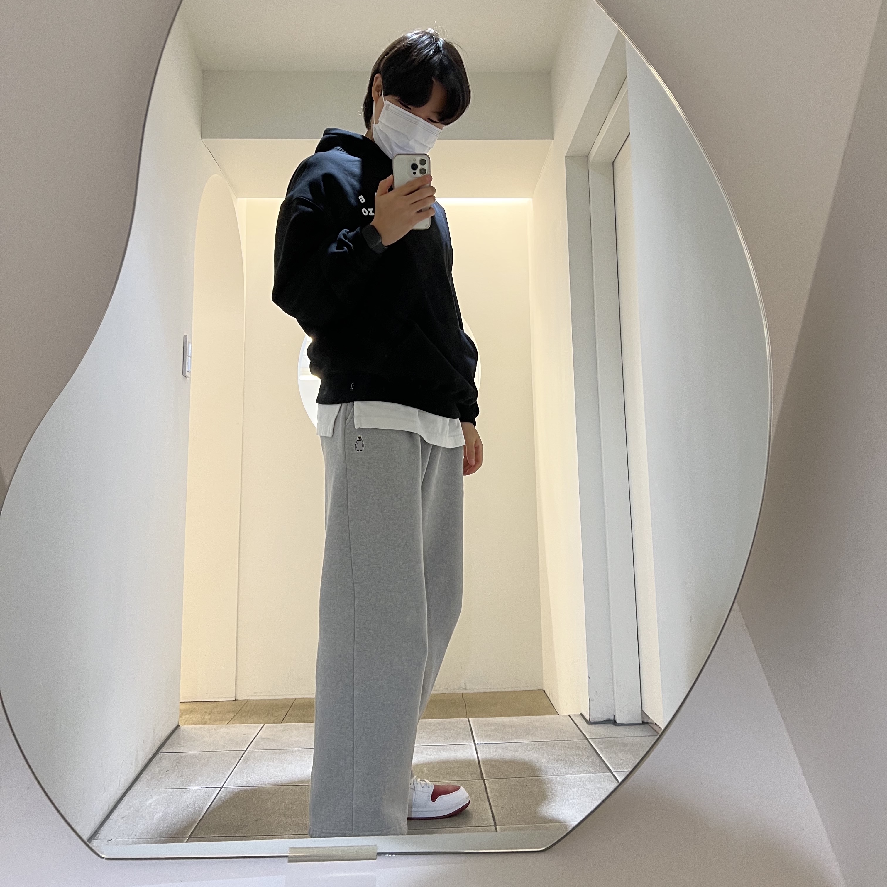 IAB Studio Hoodie Black White, (W) Jordan 1 Mid Championship Red 착용 스타일