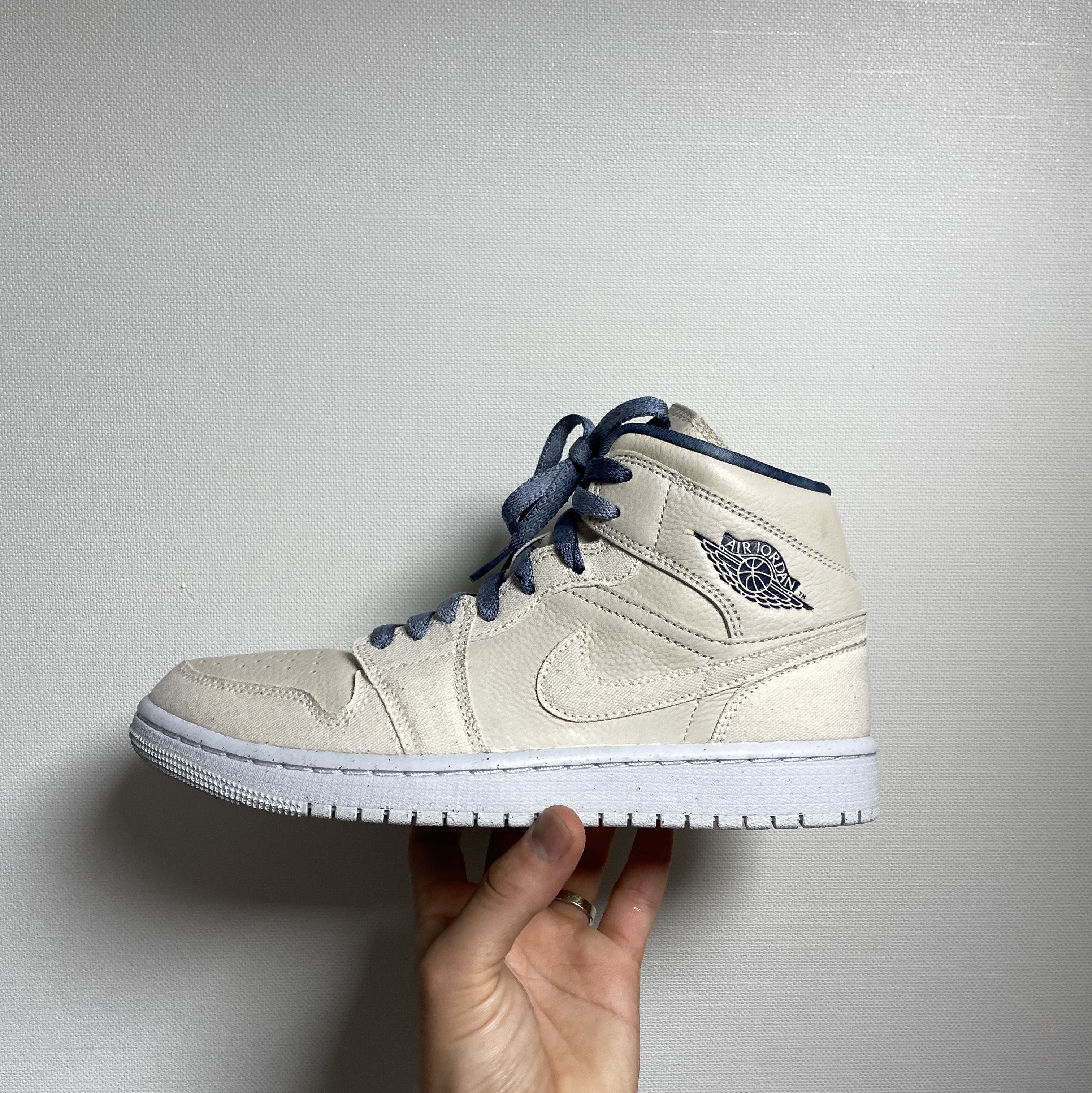 (W) Jordan 1 Mid SE Sanddrift 착용 스타일 - 1