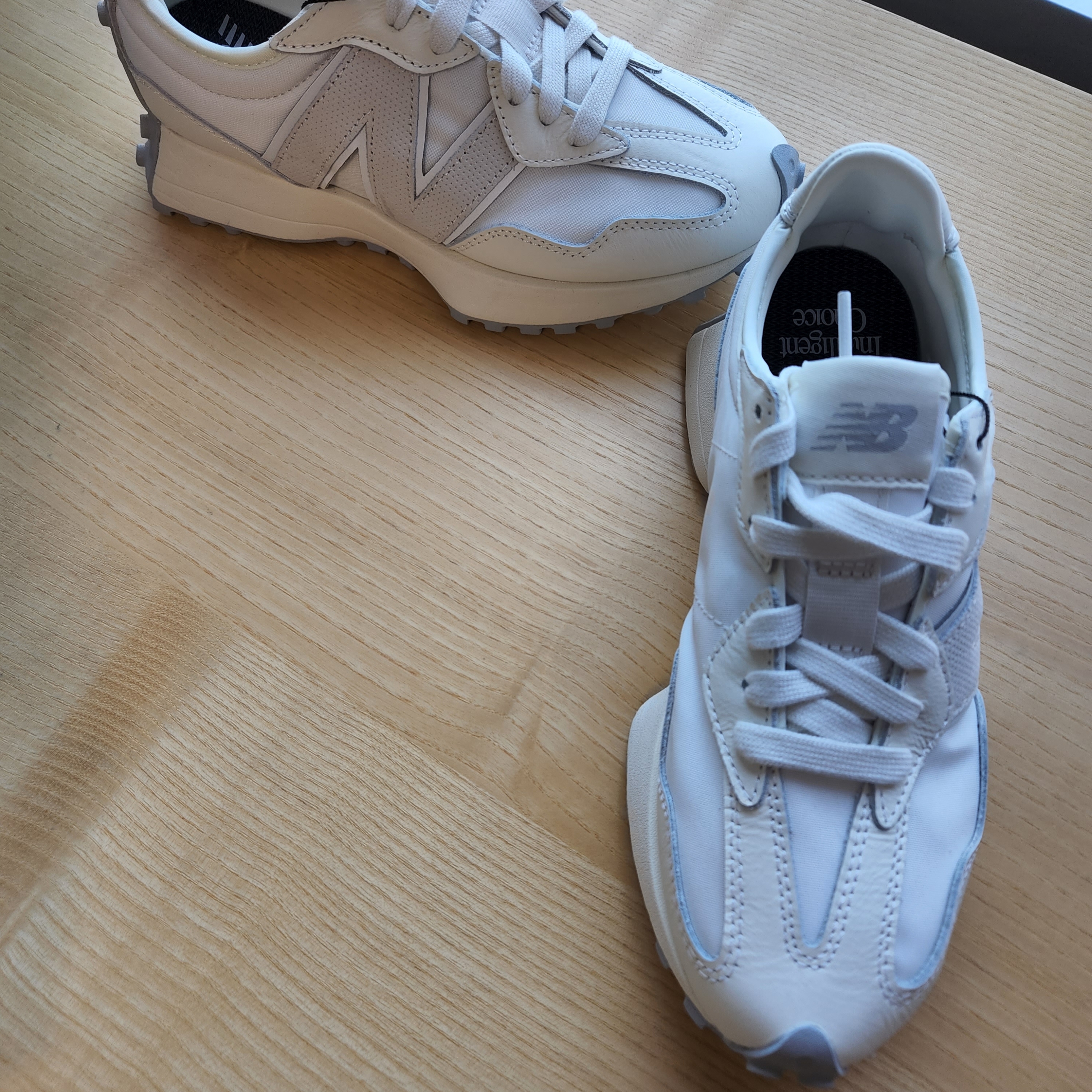 New Balance 327 Shifted White Pack 착용 스타일