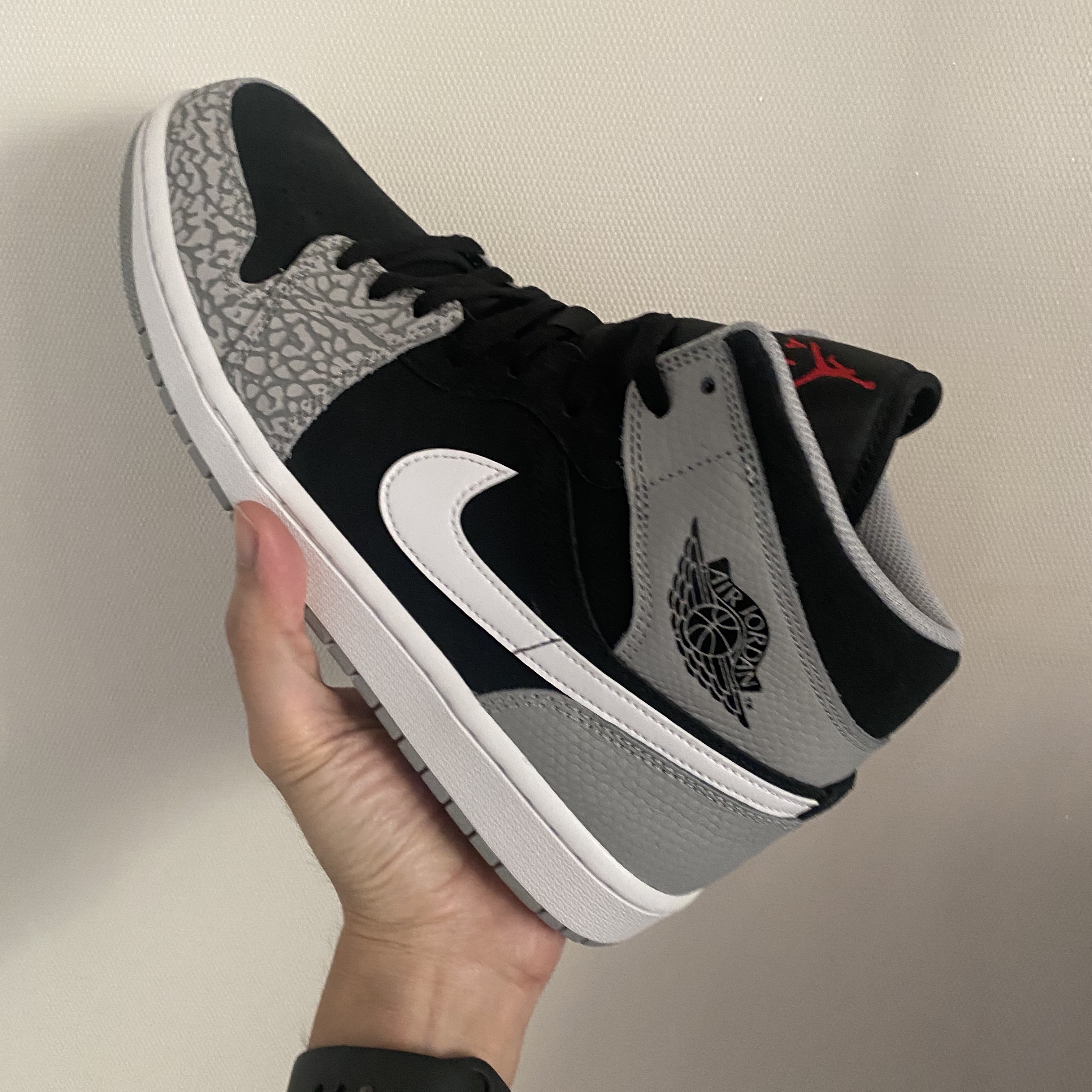 Jordan 1 Mid Elephant Toe 착용 스타일 - 1