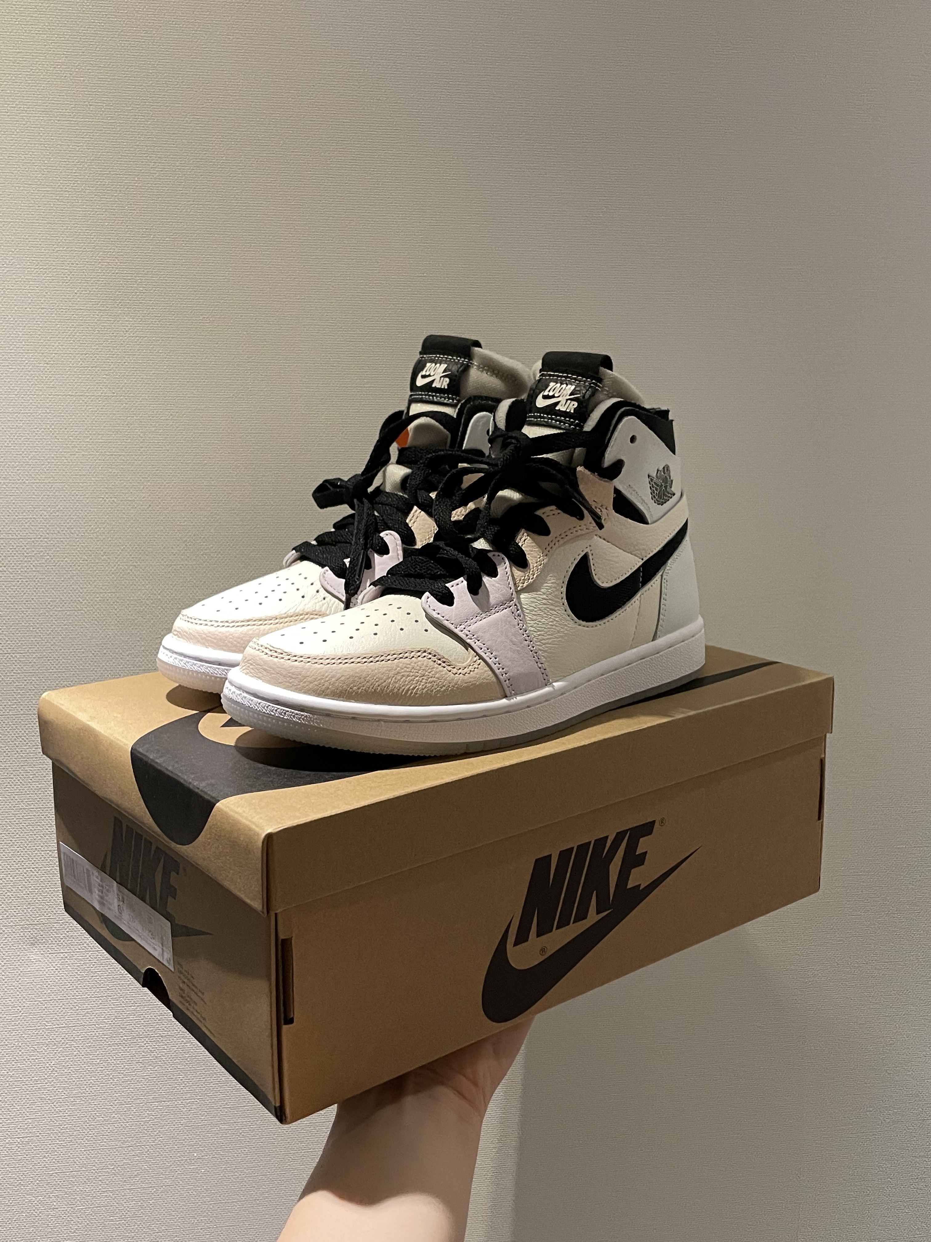 (W) Jordan 1 Zoom Air CMFT Pale Ivory 착용 스타일 - 2