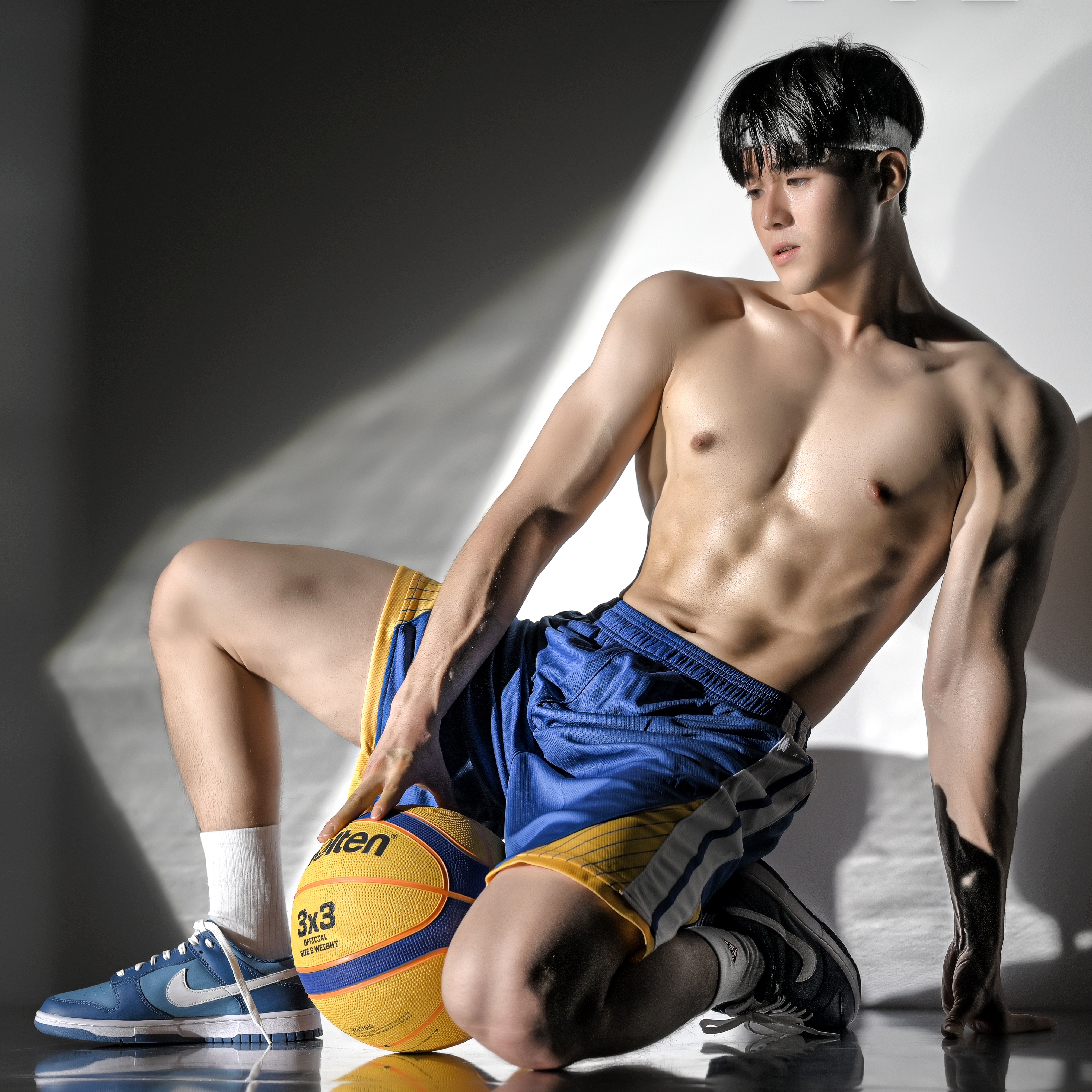 Nike Dunk Low Retro Dark Marina Blue 착용 스타일 - 1