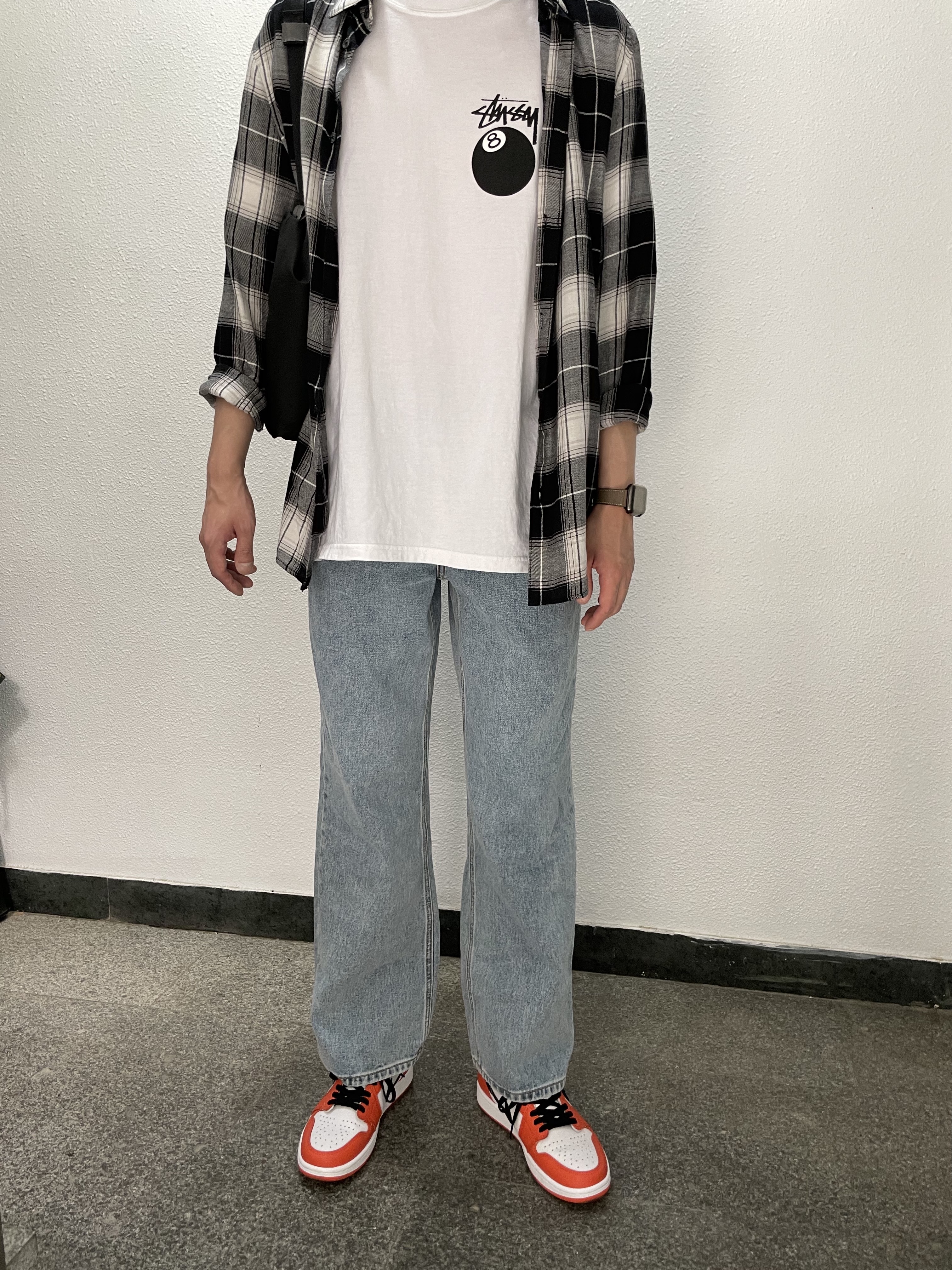Stussy 8 Ball T-Shirt White - 22SS, Jordan 1 Low OG Starfish 착용 스타일 - 1