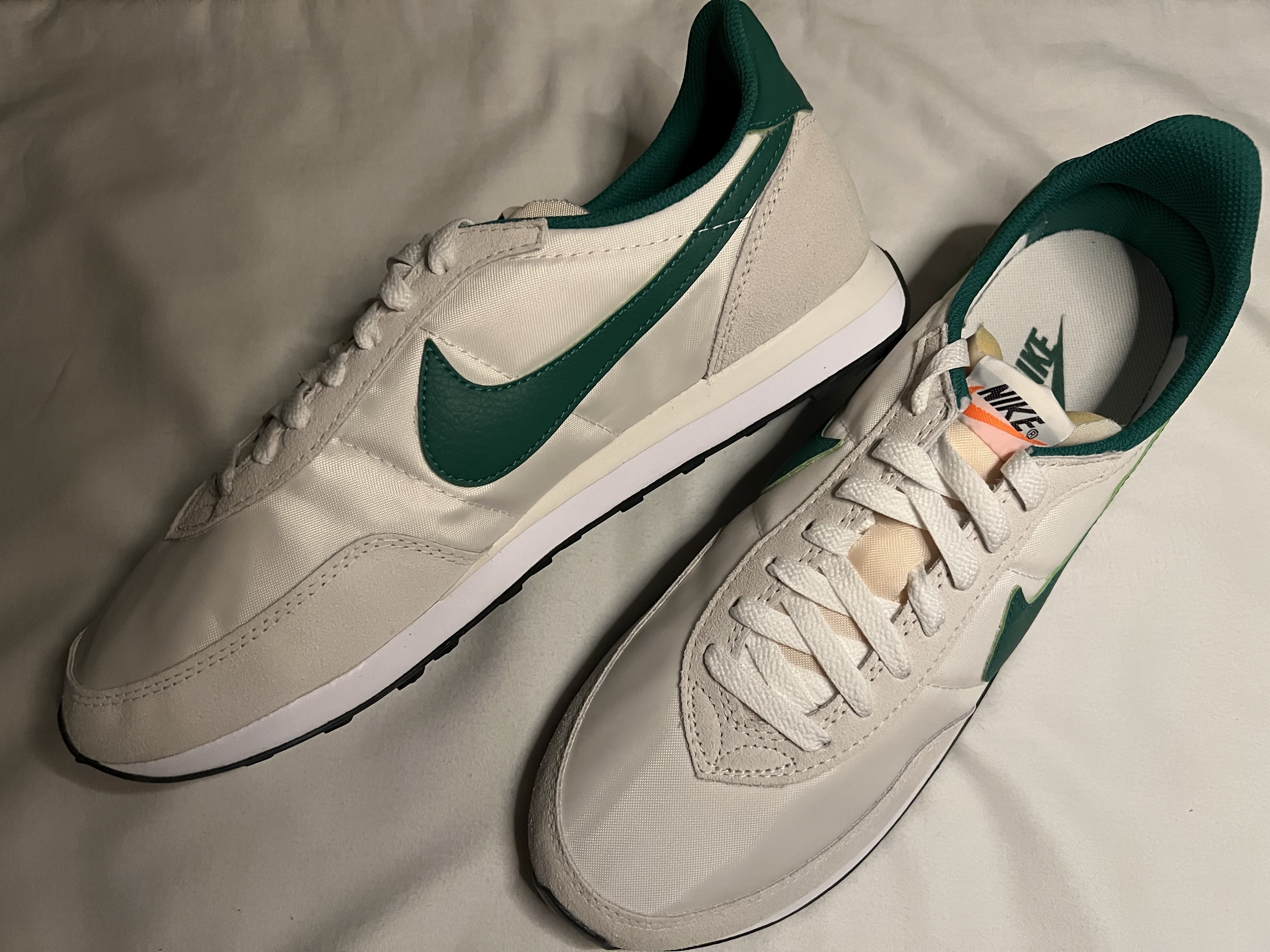 Nike Waffle Trainer 2 Phantom Malachite 착용 스타일