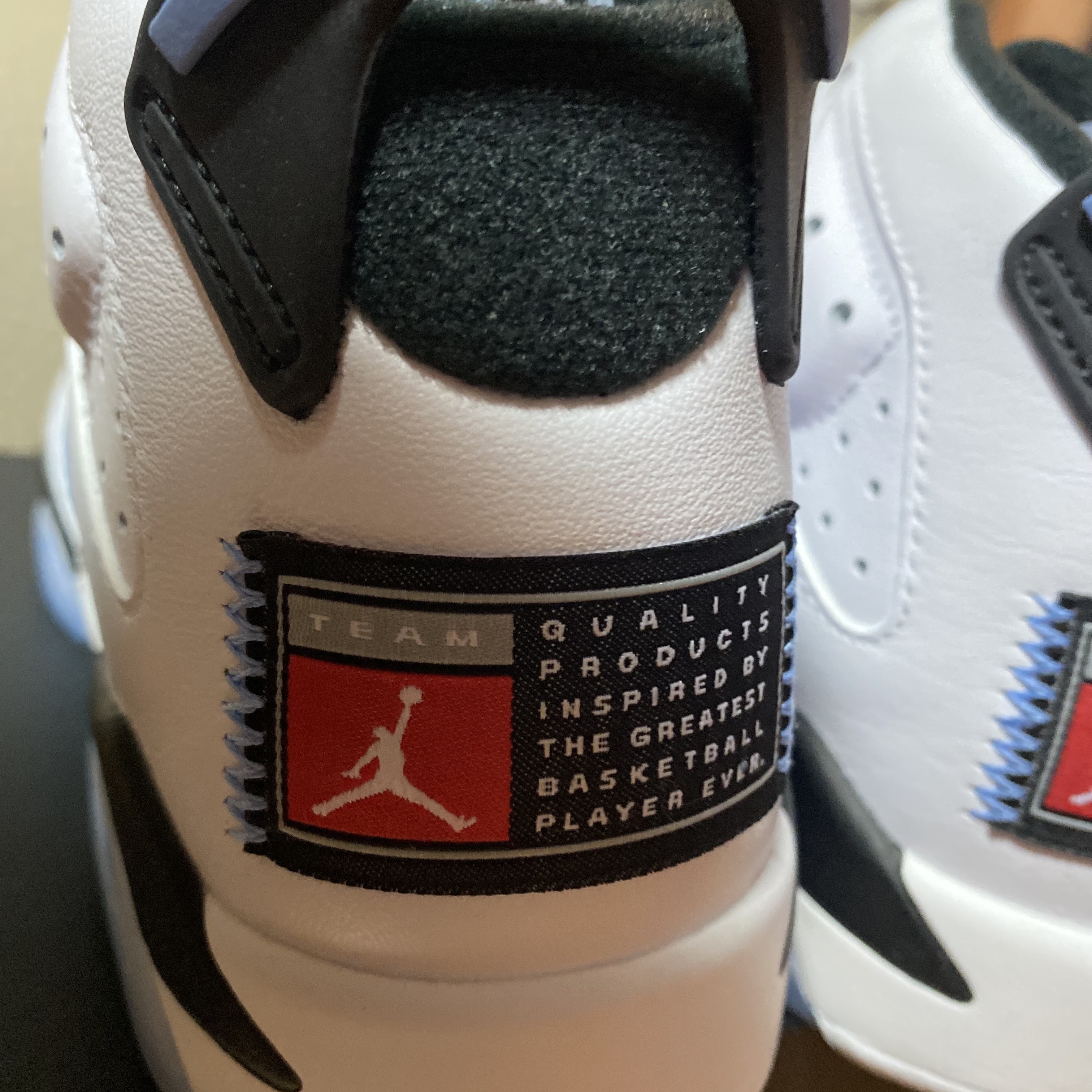 Jordan 6 Retro University Blue 착용 스타일 - 3