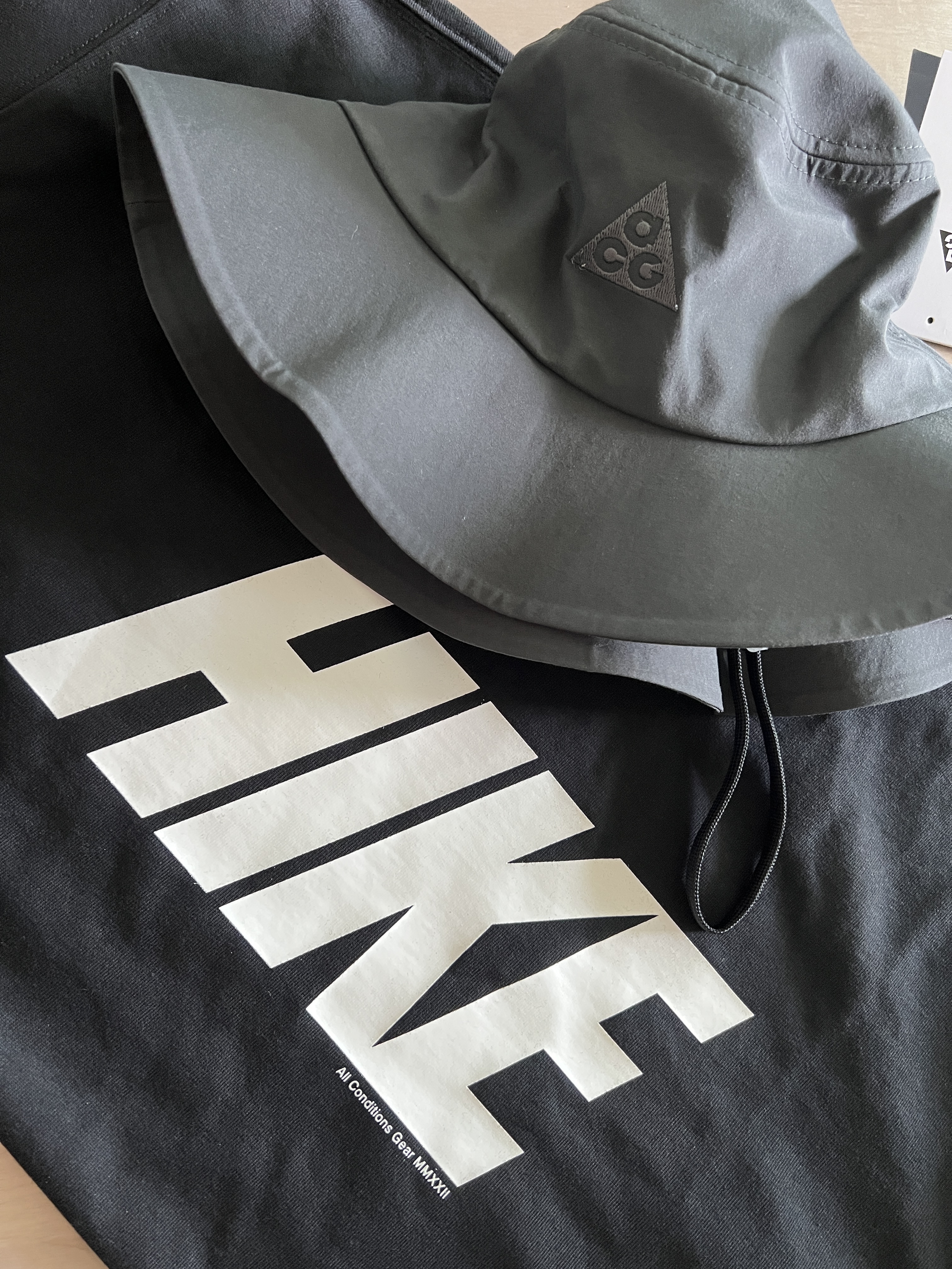 Nike ACG Bucket Dark Smoke Grey 착용 스타일