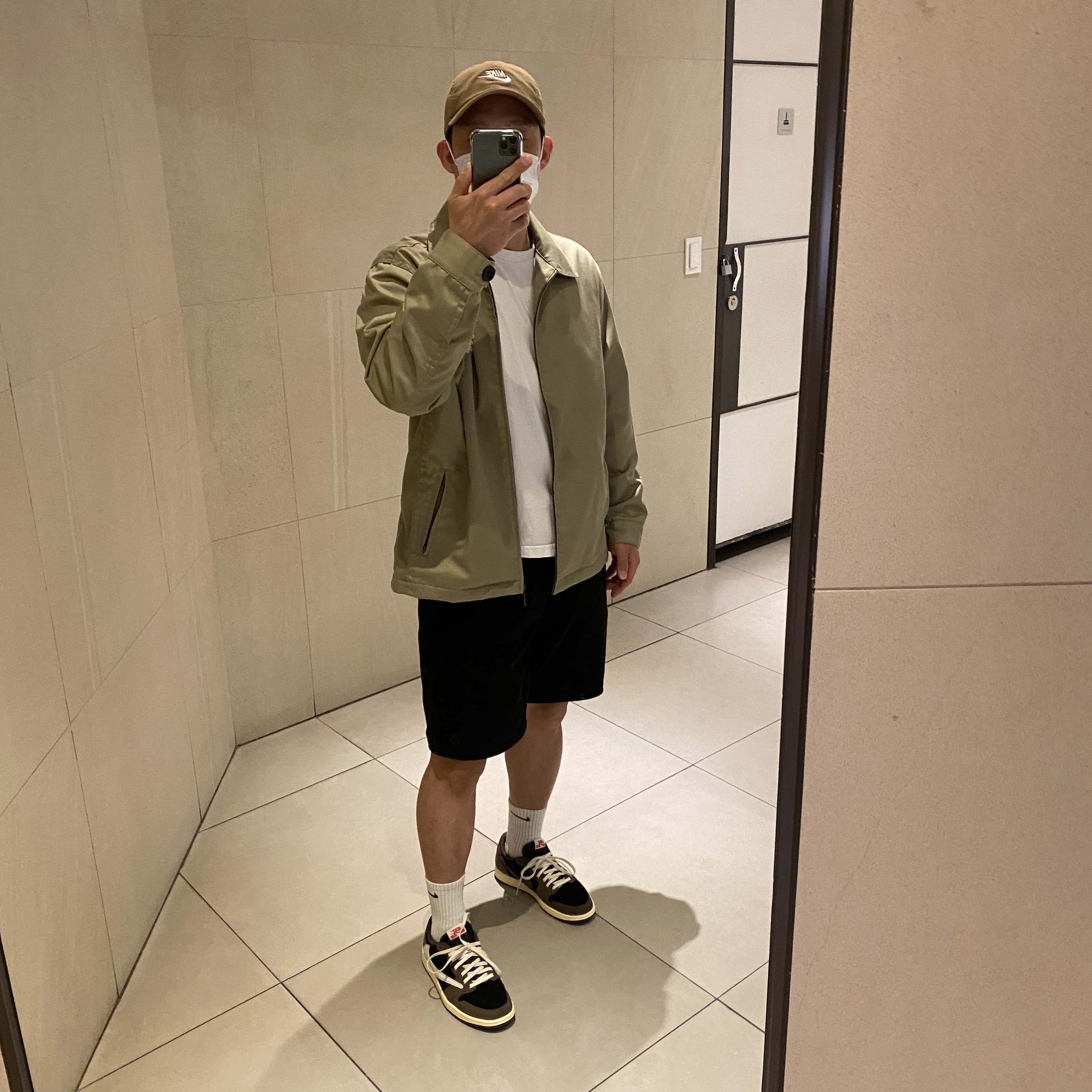 Jordan 1 x Travis Scott Retro Low OG SP Mocha 착용 스타일