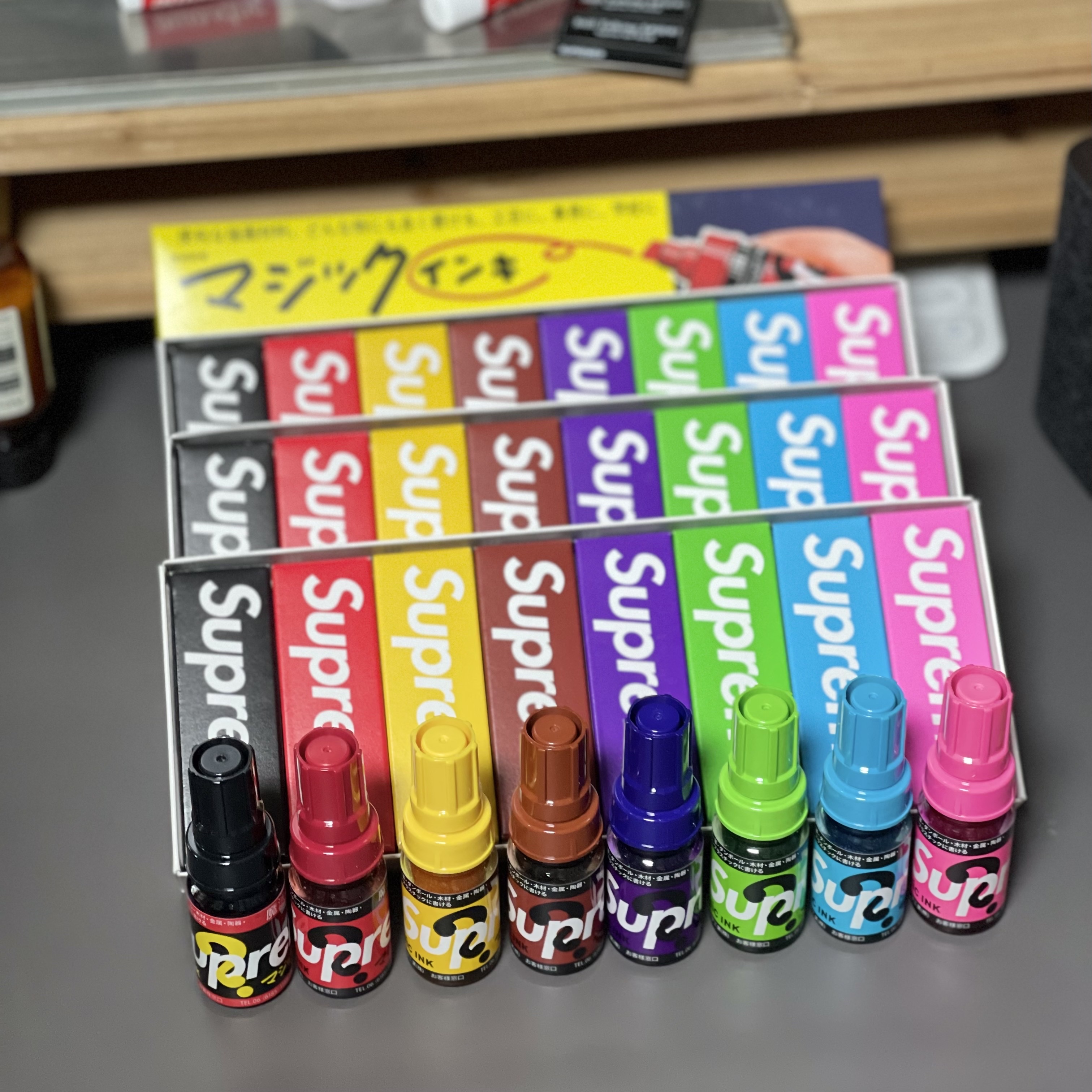 Supreme Magic Ink Markers (Set of 8) 착용 스타일