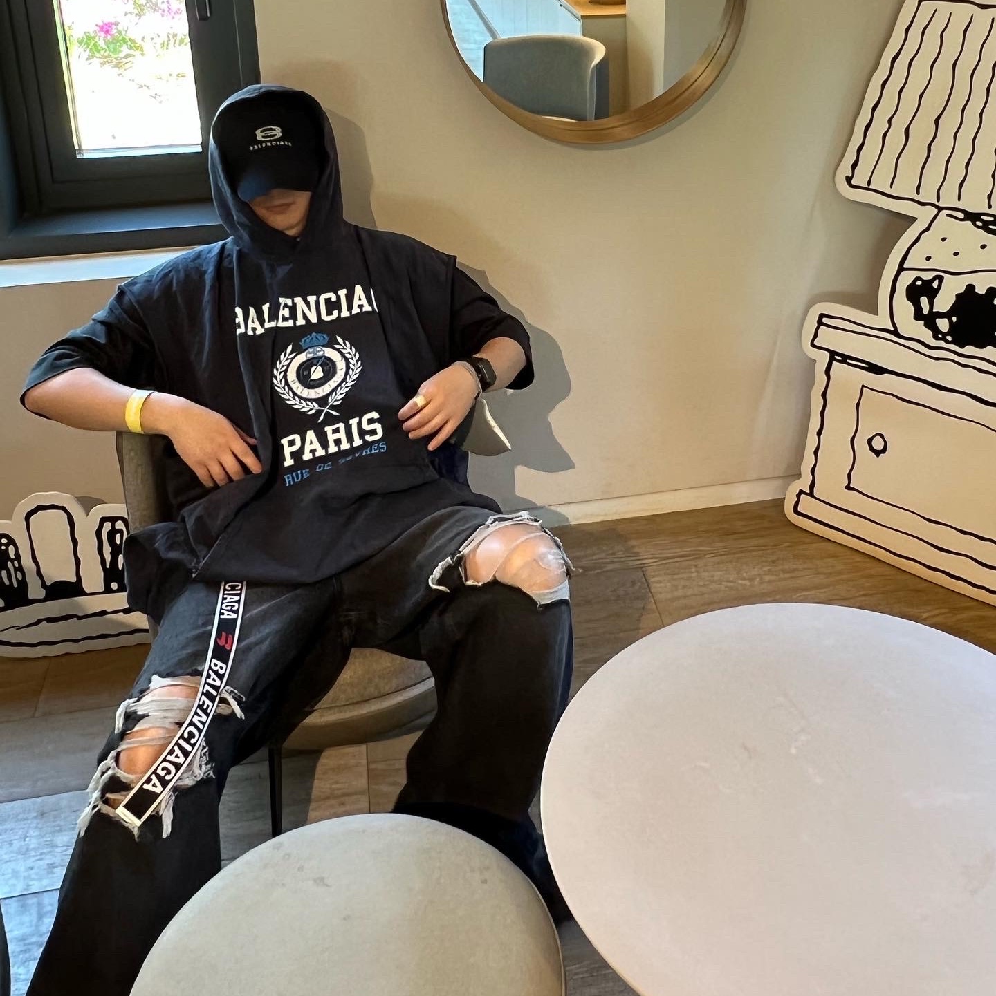 Balenciaga Defender Sneakers Black 착용 스타일 - 4