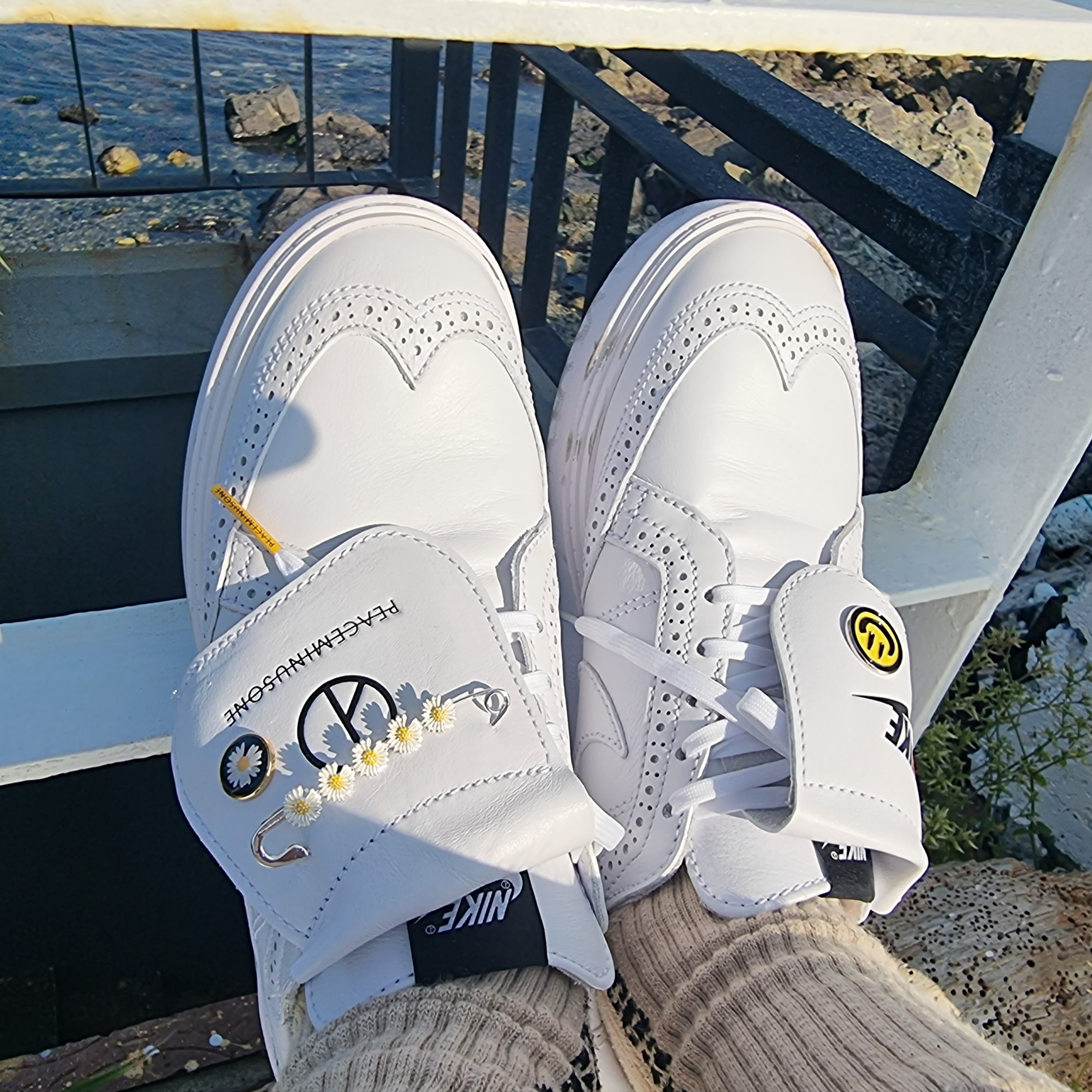 Nike x Peaceminusone Kwondo1 White, Peaceminusone Pin Set #2 Multi 착용 스타일 - 2