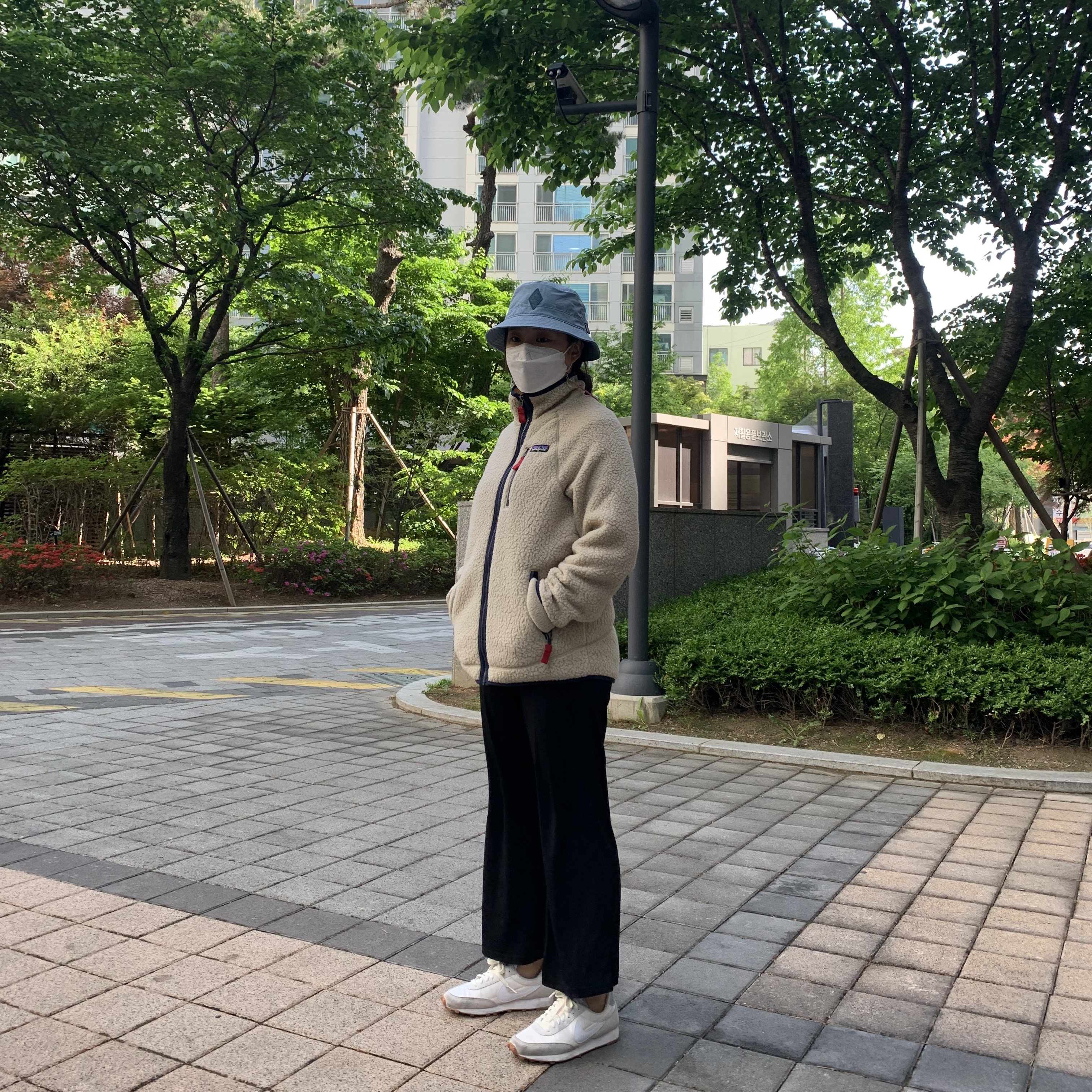 (W) Nike Daybreak Summit White 착용 스타일