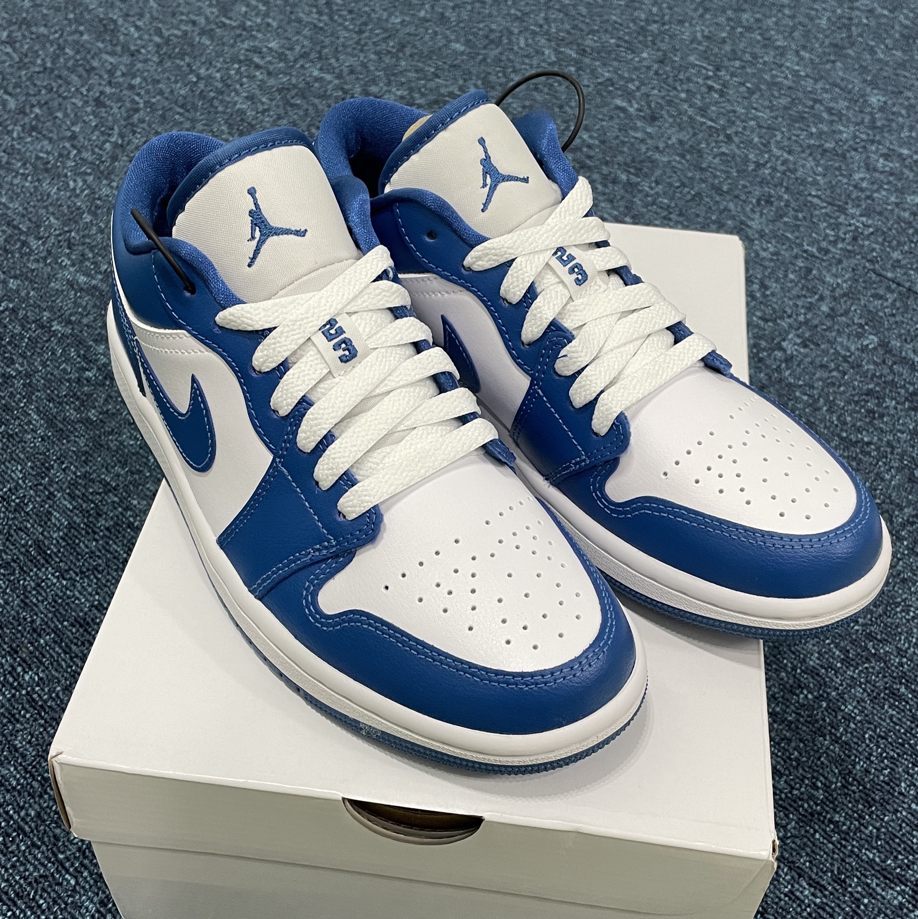 (W) Jordan 1 Low White Dark Marina Blue 착용 스타일