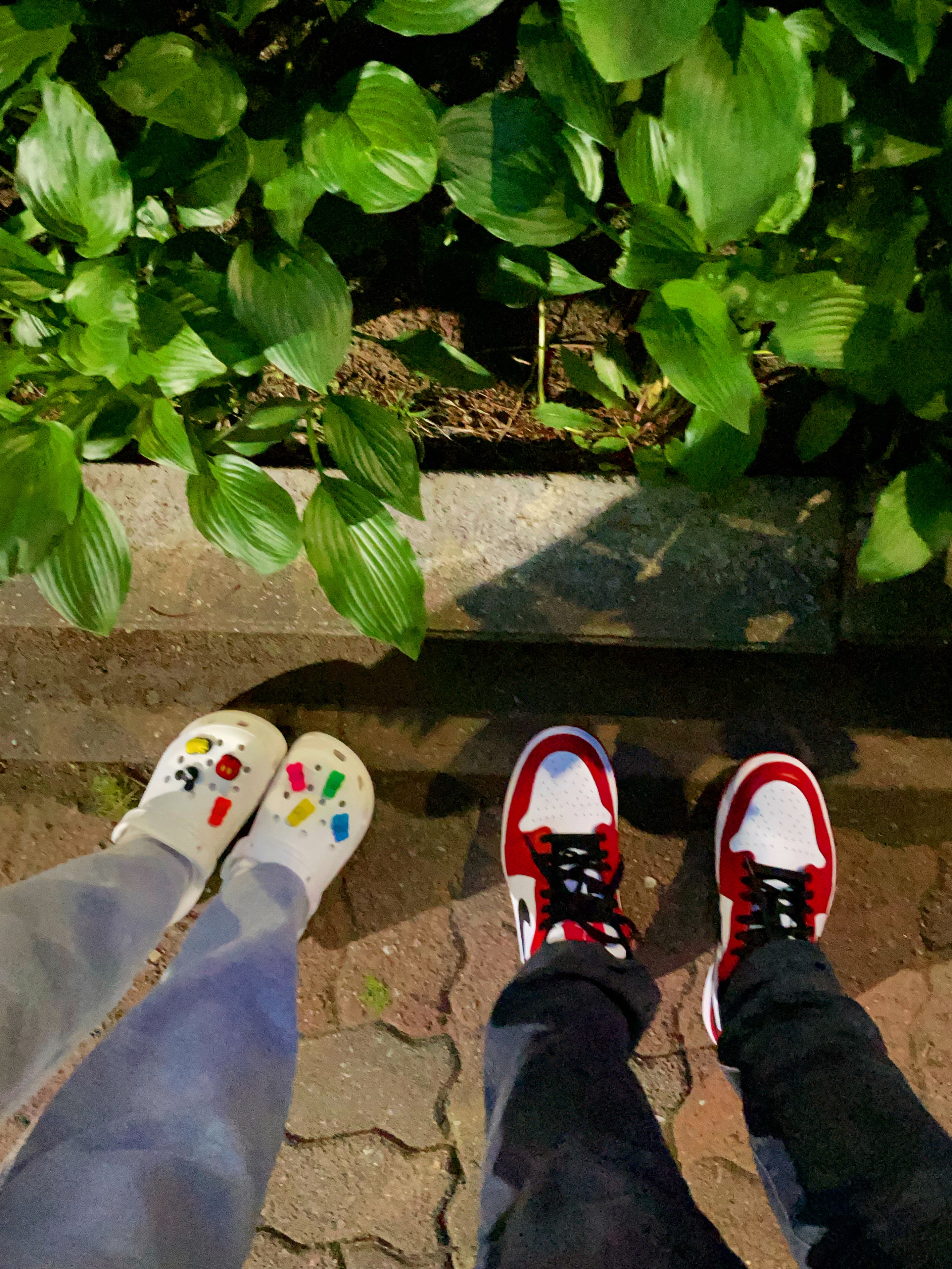 Jordan 1 Low Golf Chicago, Crocs Classic Clog White 착용 스타일