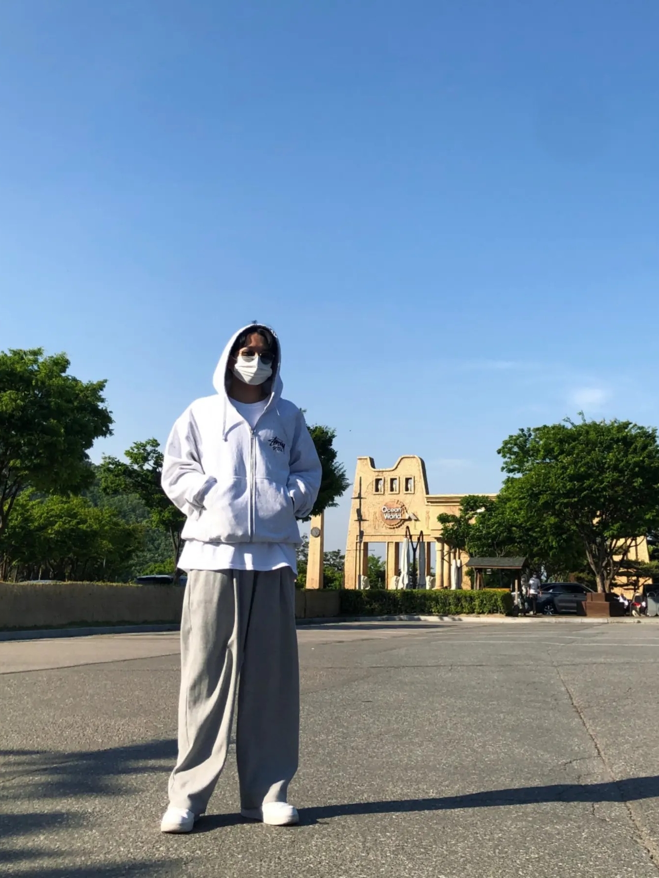 Stussy Stock Seoul Hood Ash Heather 2021, Stussy Stock DSM New York Zip Hoodie Ash Heather 2021 착용 스타일 - 1