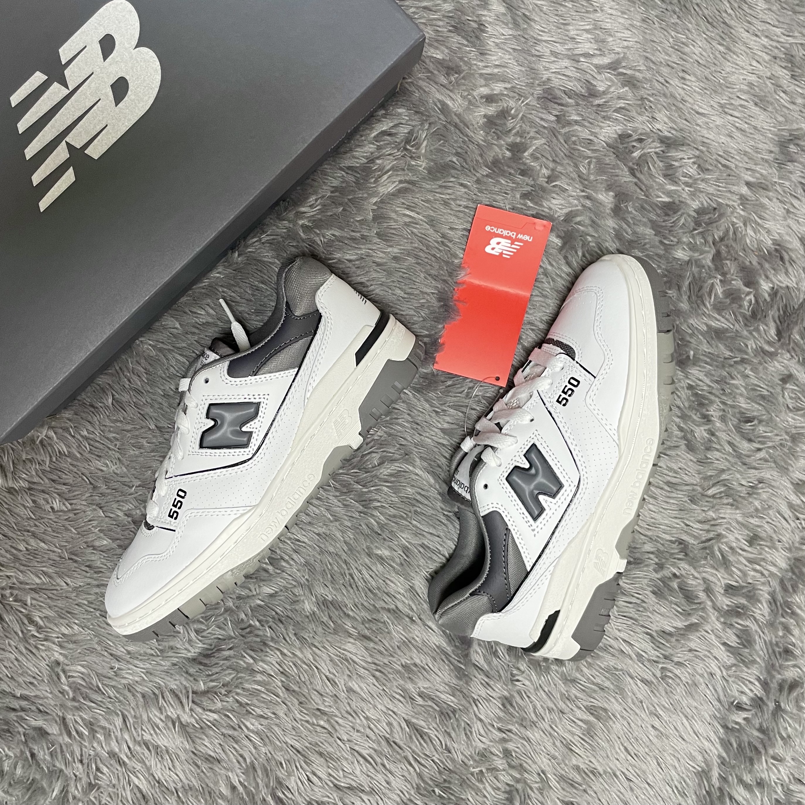New Balance 550 White Grey Dark Grey - 2E Wide 착용 스타일
