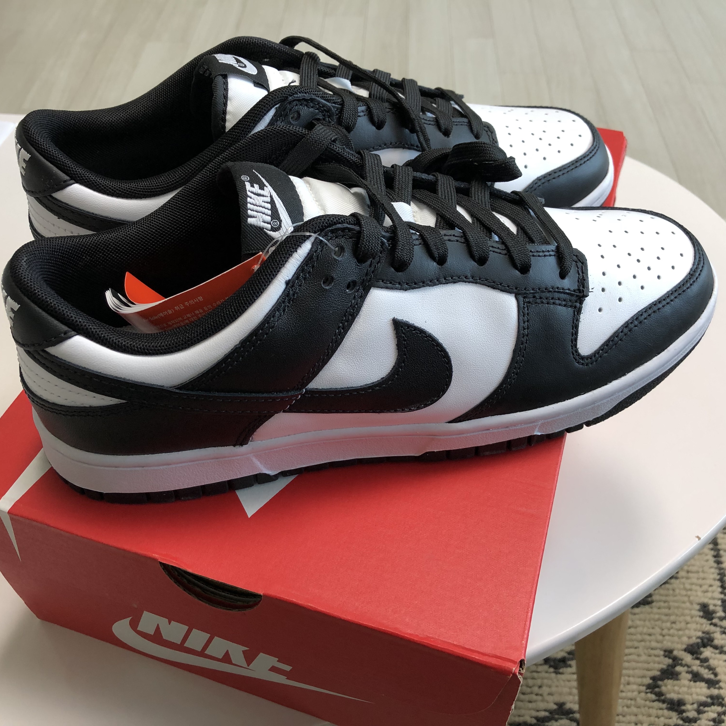 Nike Dunk Low Retro Black, (W) Nike Dunk Low Essential Black Paisley 착용 스타일 - 1
