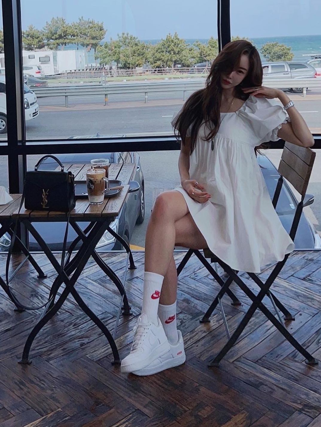 Nike x Supreme Air Force 1 Low White 착용 스타일 - 3
