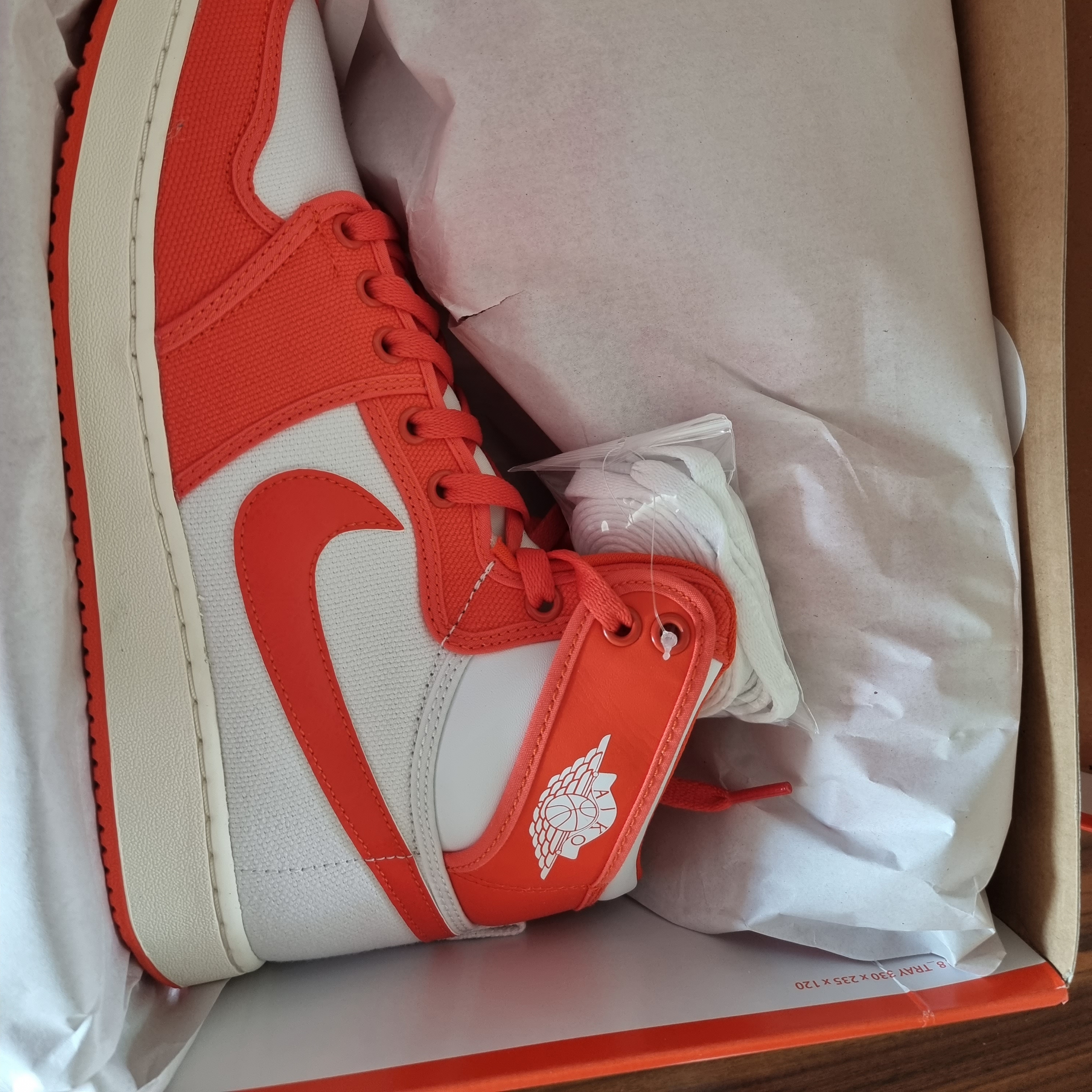 Jordan 1 KO Rush Orange 착용 스타일 - 1