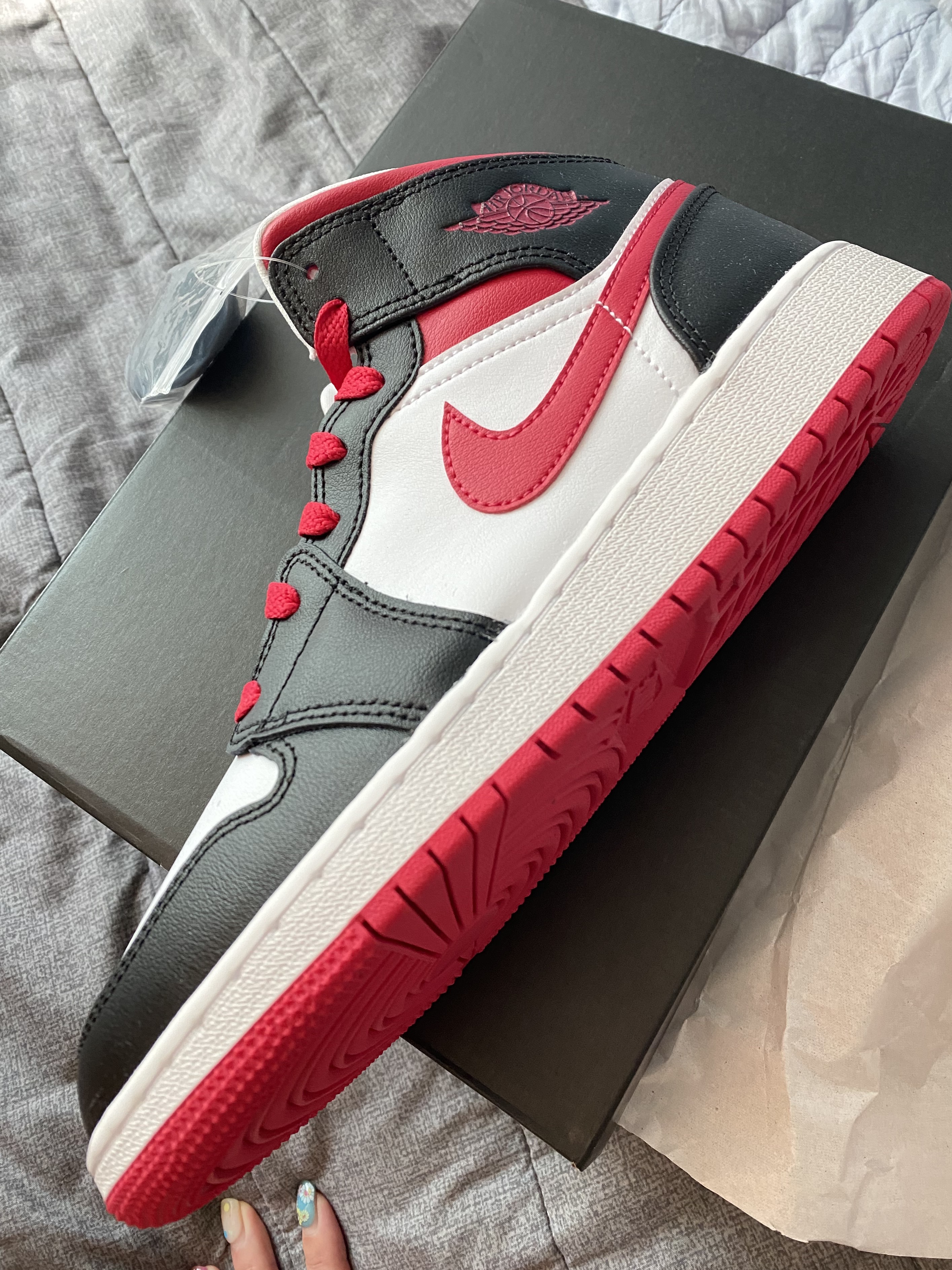 (GS) Jordan 1 Mid Very Berry  착용 스타일