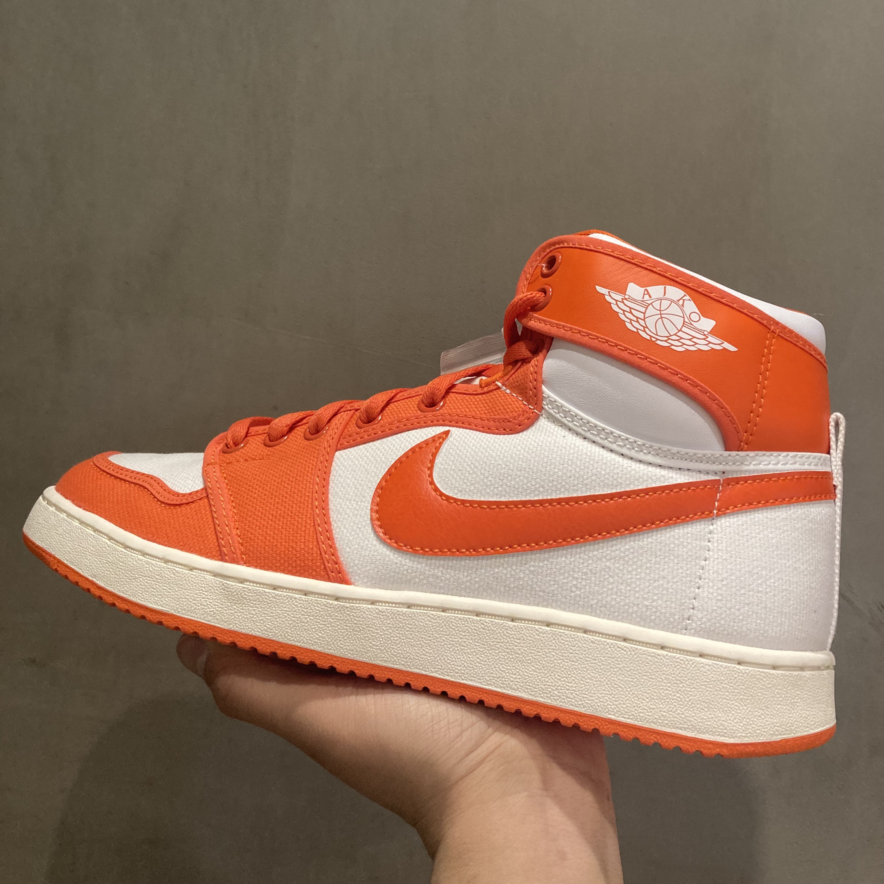 Jordan 1 KO Rush Orange 착용 스타일