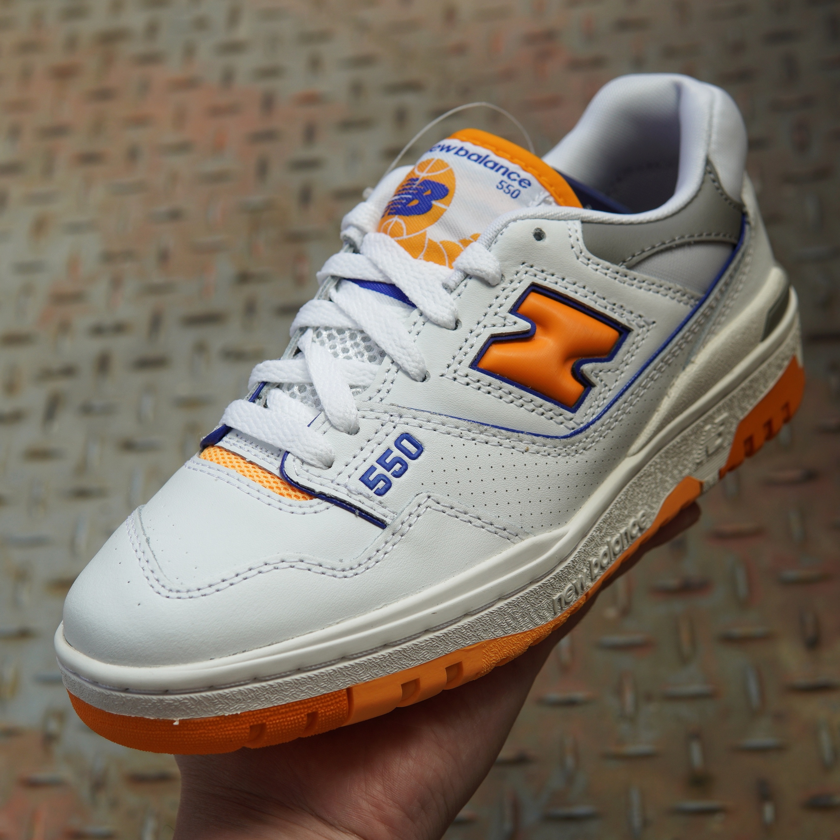 New Balance 550 White Vibrant Orange - 2E Wide 착용 스타일
