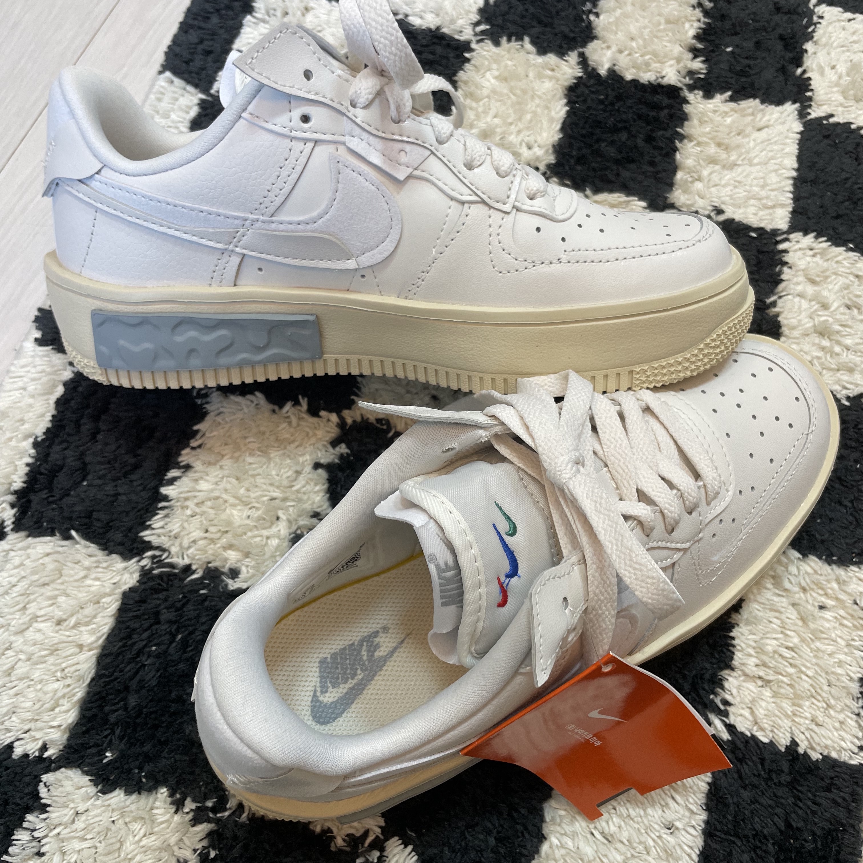 (W) Nike Air Force 1 Fontanka Phantom 착용 스타일