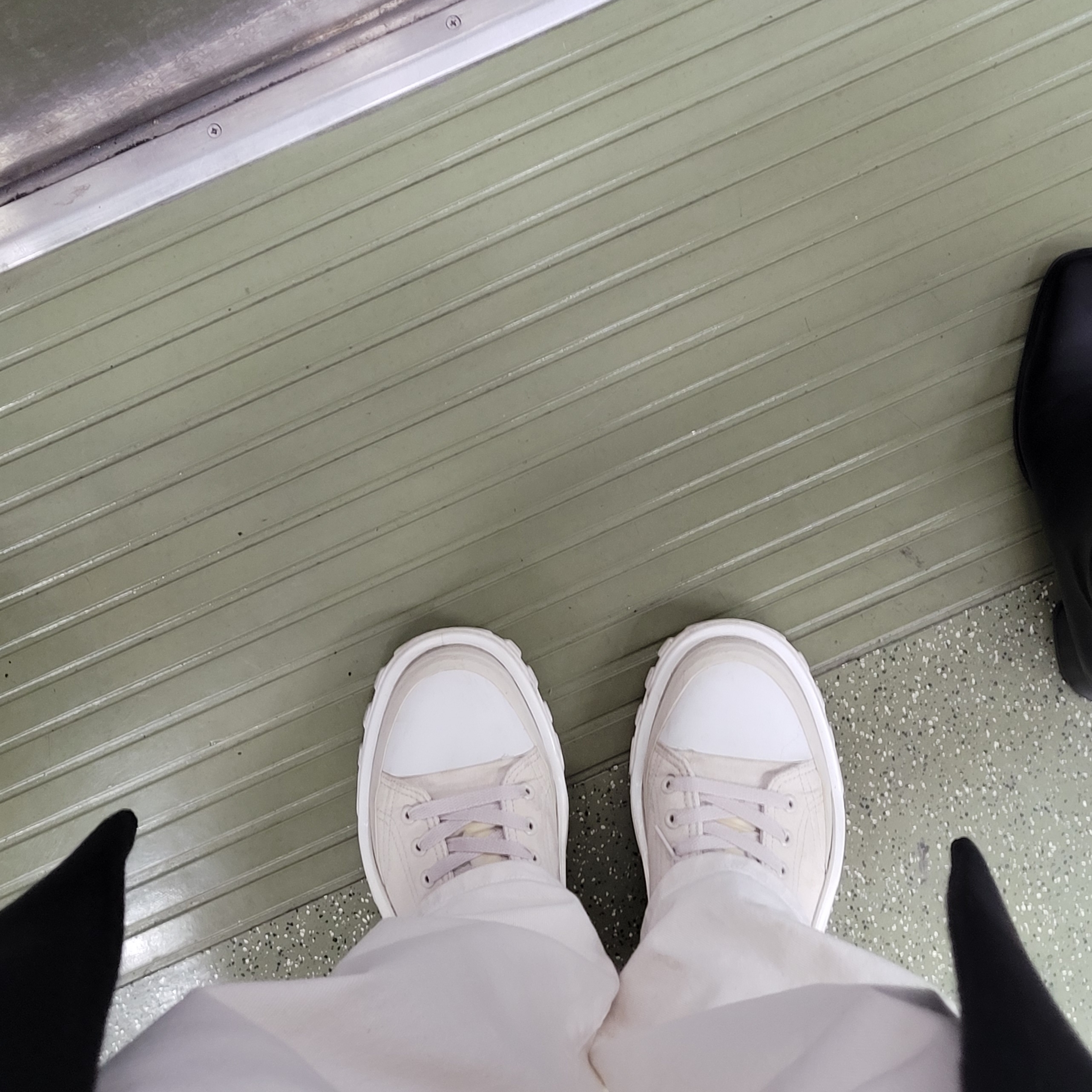Adidas x Raf Simons New Runner Talc 착용 스타일