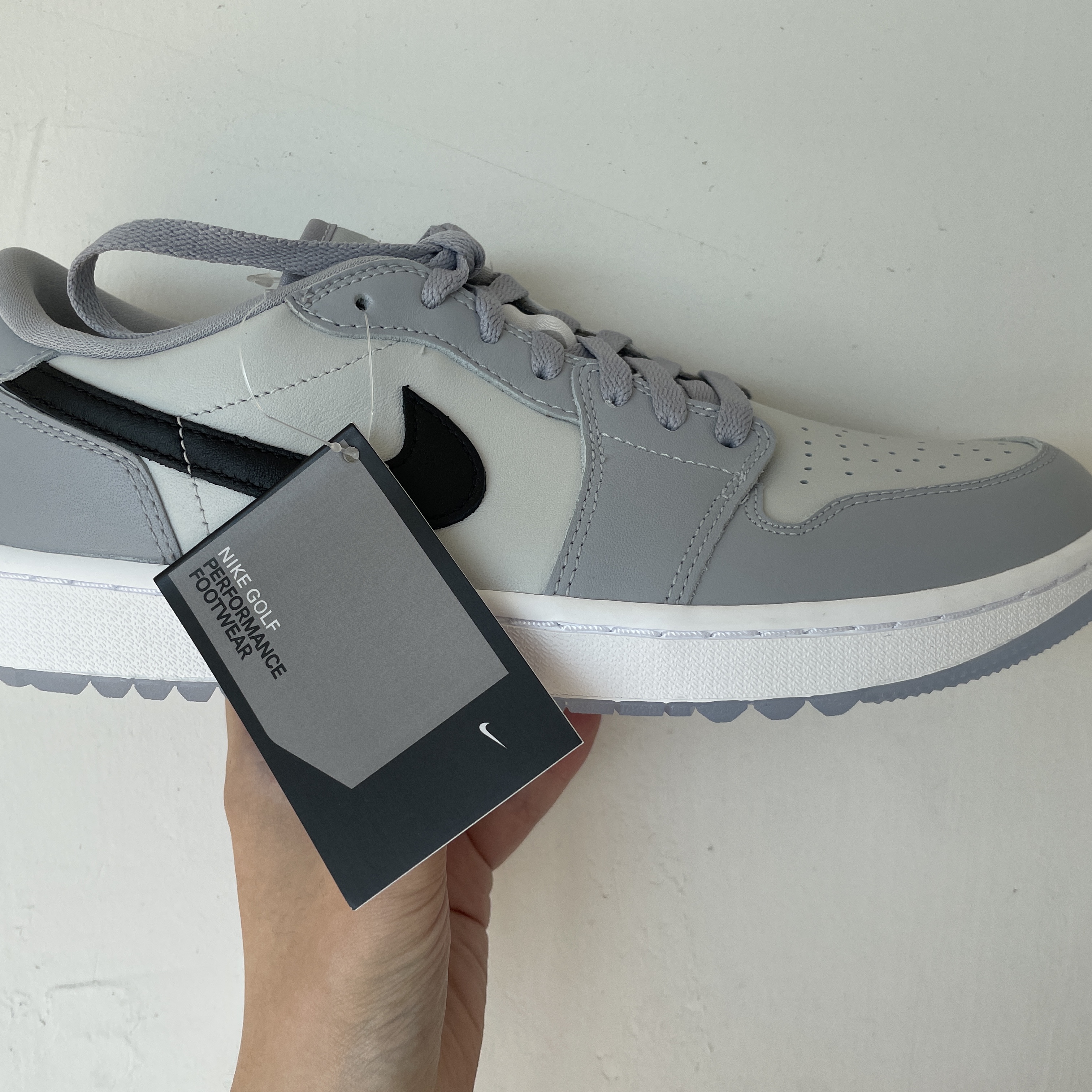 Jordan 1 Low Golf Wolf Grey 착용 스타일 - 1