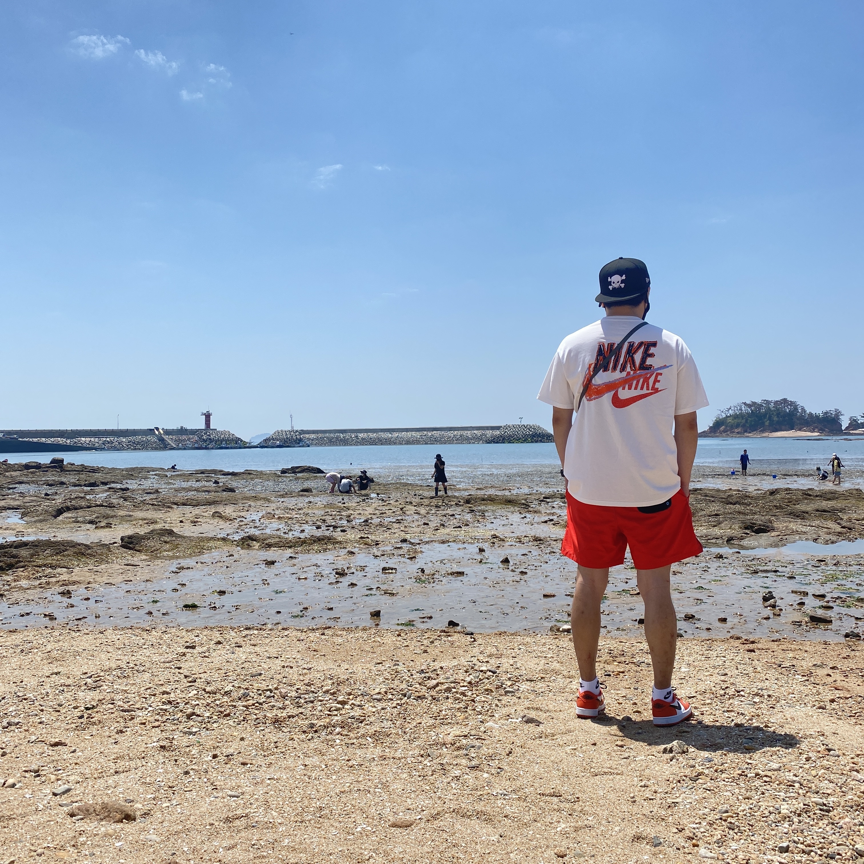 Nike M NRG Dunk '85 T-Shirt Sail - US/EU, (W) Jordan 1 Low OG Starfish 착용 스타일