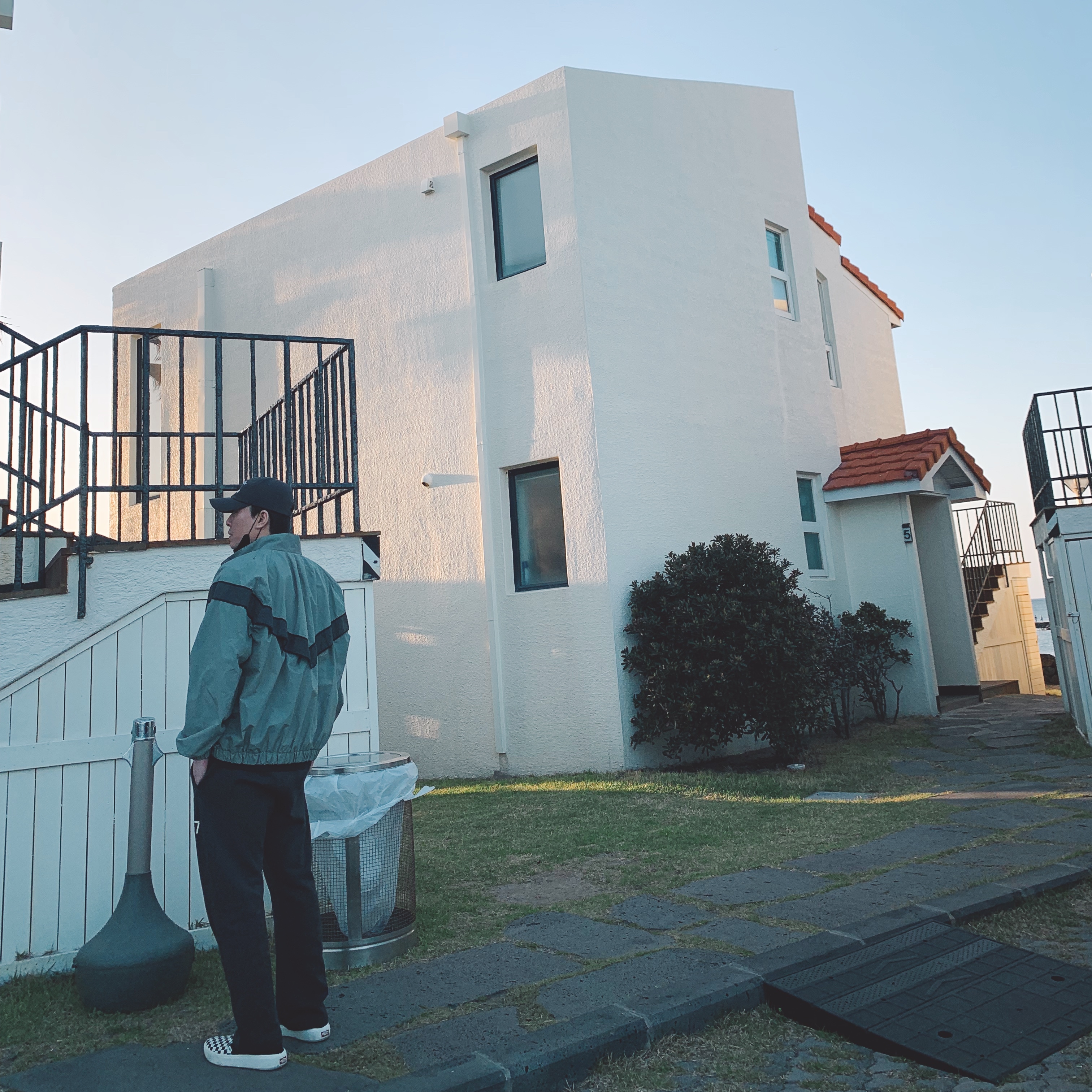 Essentials 1977 Relaxed Sweatpants Iron - 22SS 착용 스타일