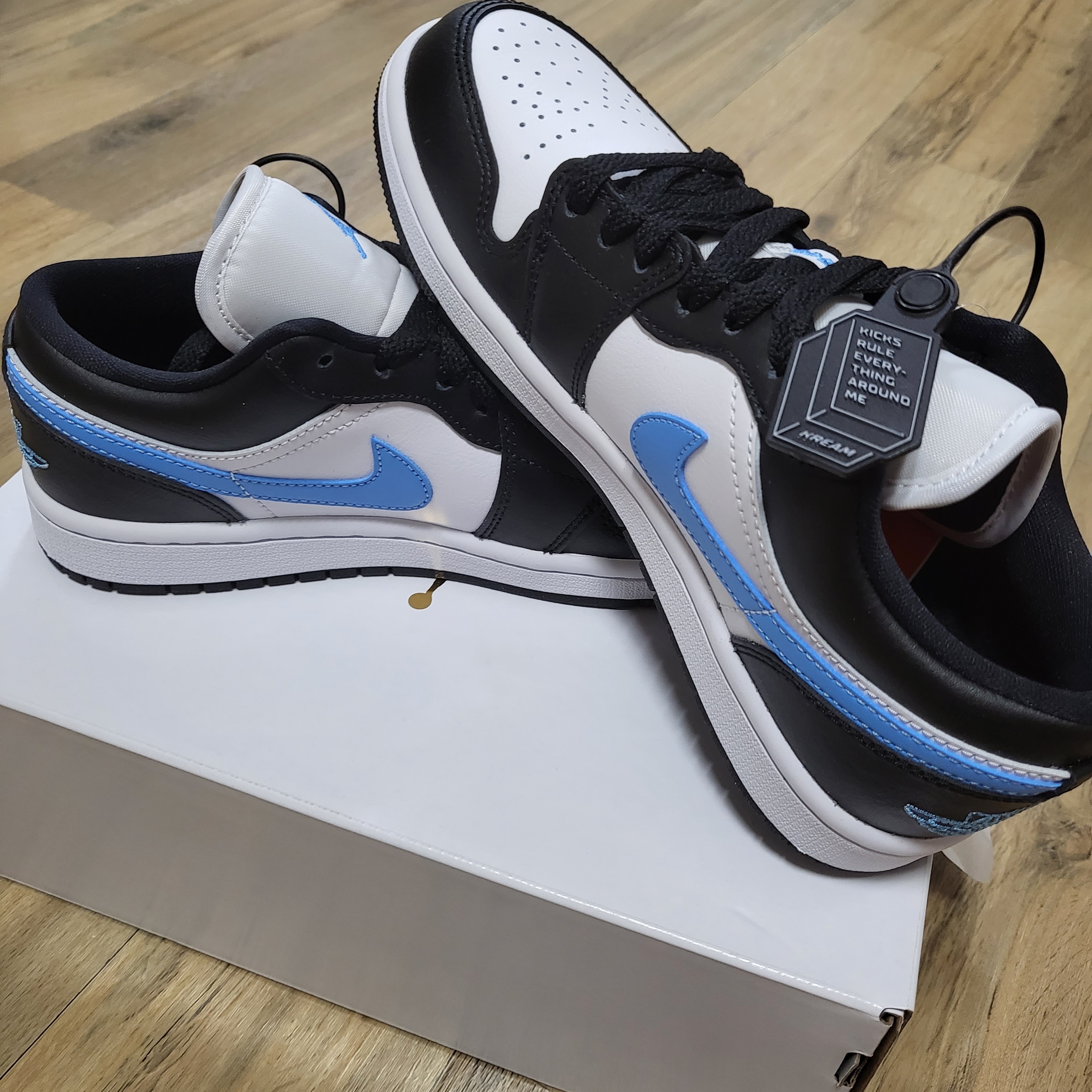 (W) Jordan 1 Low Black University Blue 착용 스타일