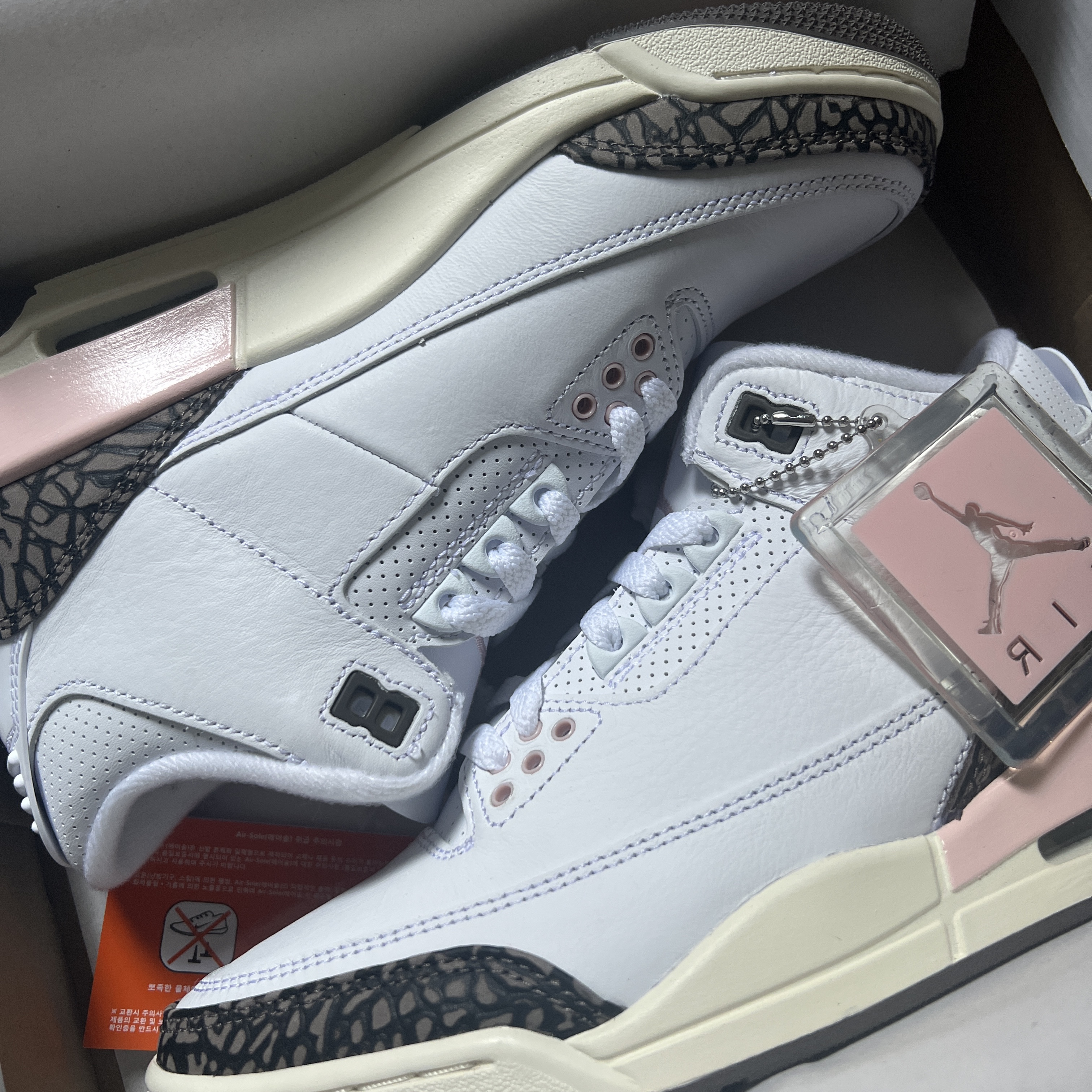 (W) Jordan 3 Retro Dark Mocha 착용 스타일 - 1