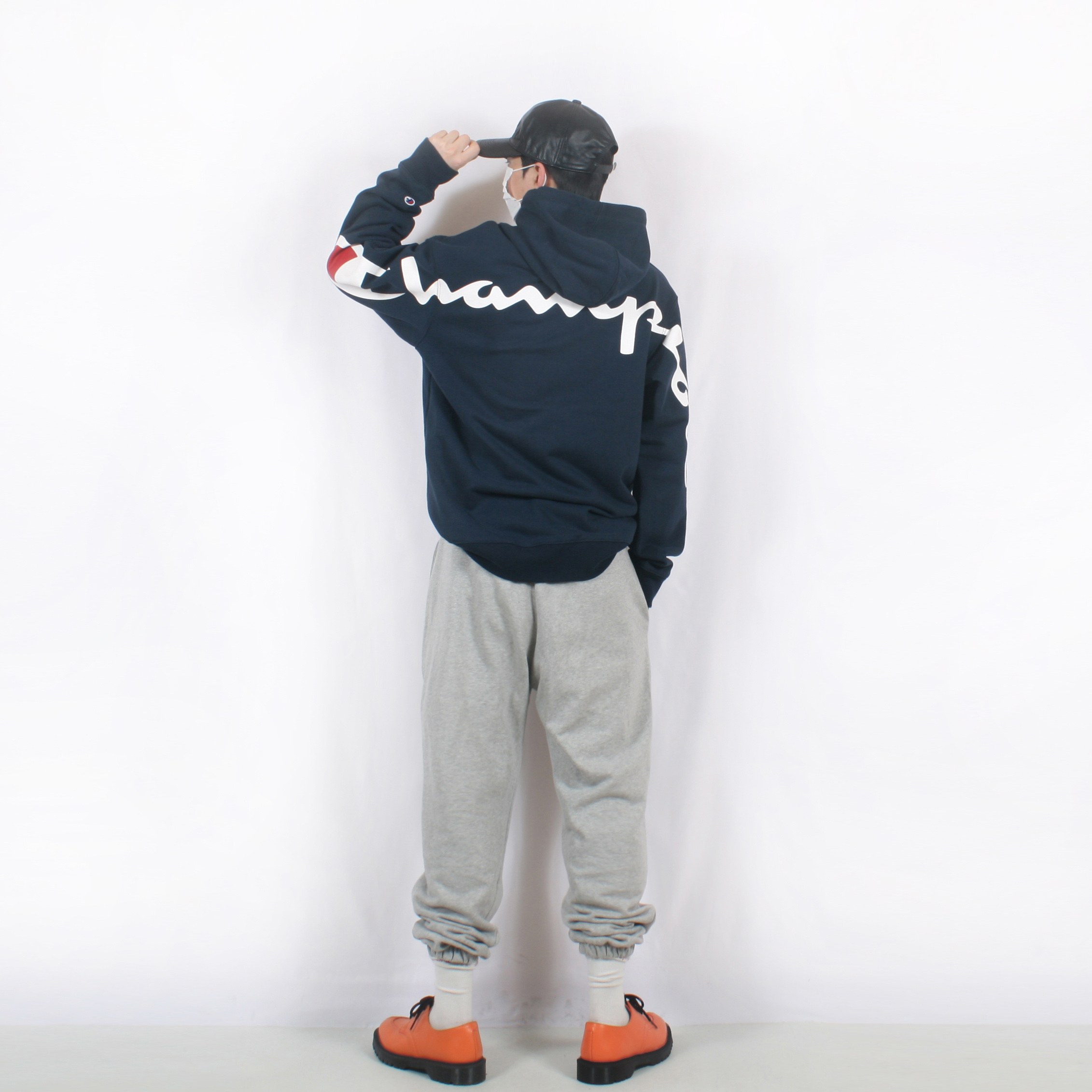 Supreme Champion Track Jacket Black - 18SS, Supreme Hanes Boxer Briefs Black (4 Pack) 착용 스타일 - 1