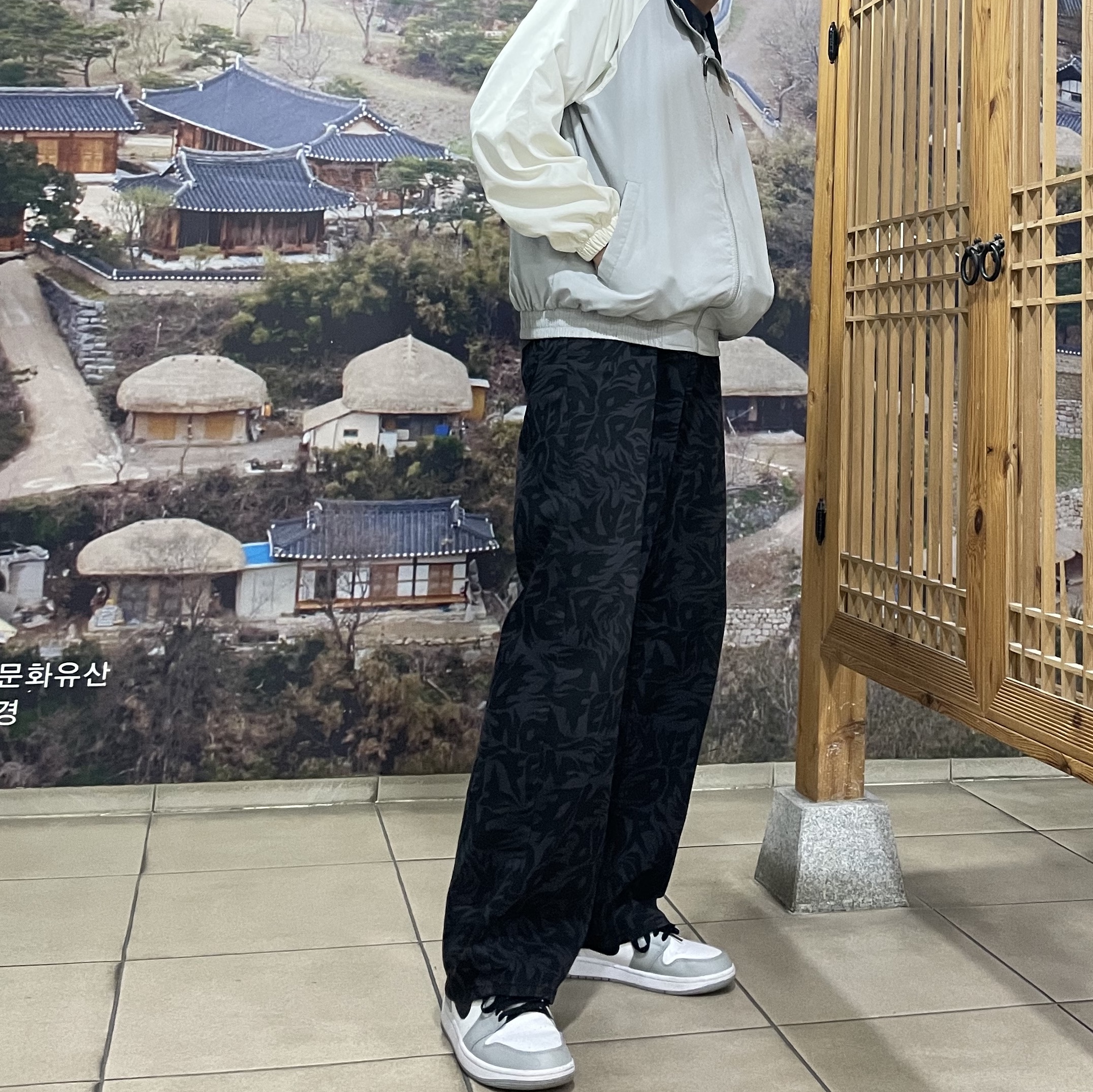 Jordan 1 Mid Light Smoke Grey 착용 스타일