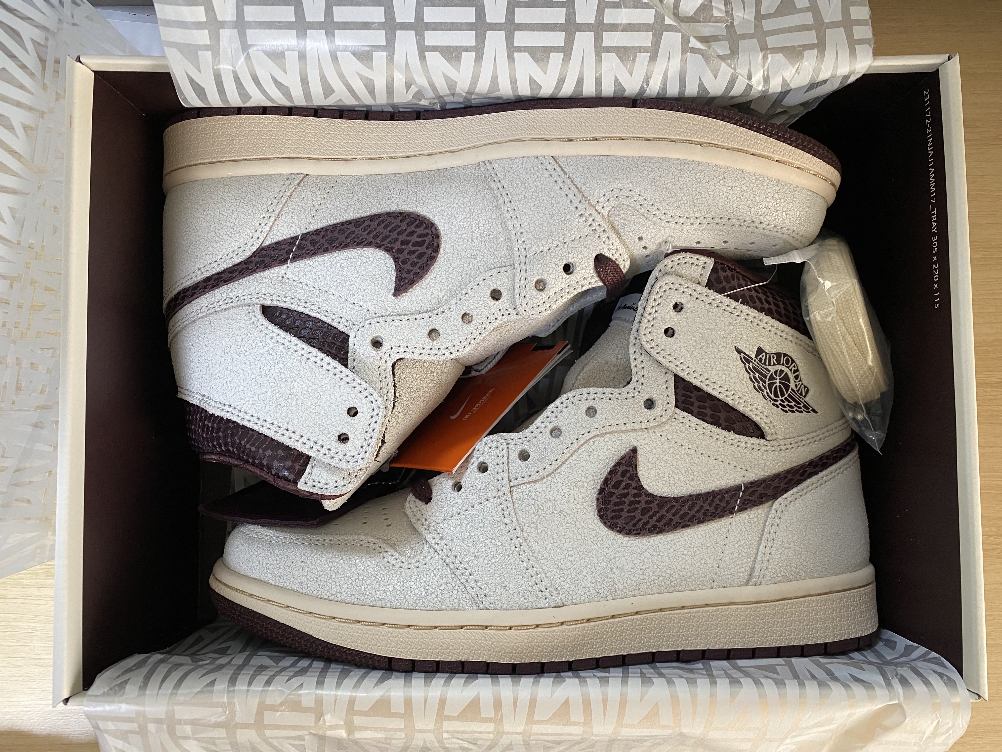 Jordan 1 x A Ma Maniere Retro High OG SP Sail and Burgundy 착용 스타일 - 1