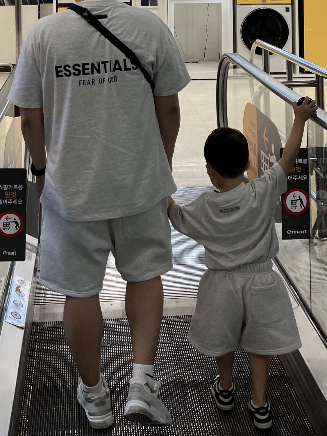 Essentials T-Shirt Oatmeal - 21SS, (Kids) Essentials T-Shirt Oatmeal - 21SS 착용 스타일