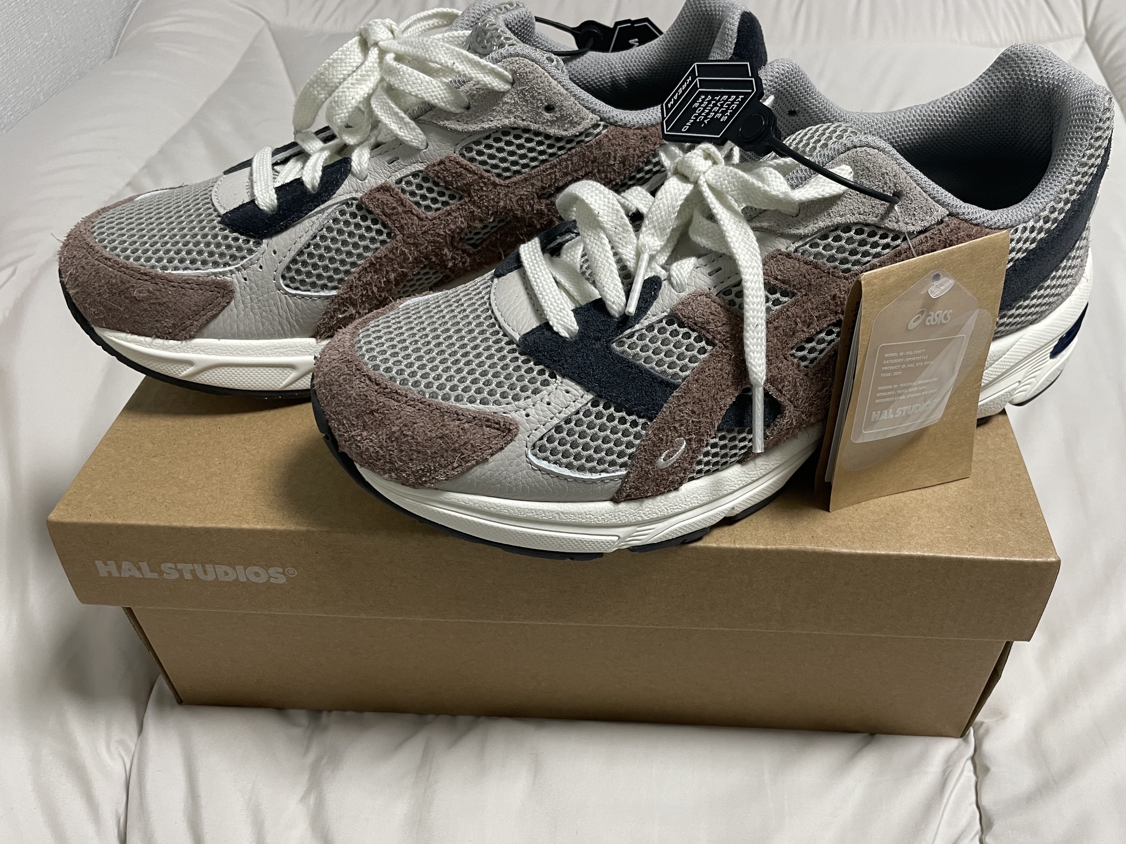 Asics x Hal Studios Gel-1130 Smoke Grey 착용 스타일 - 1