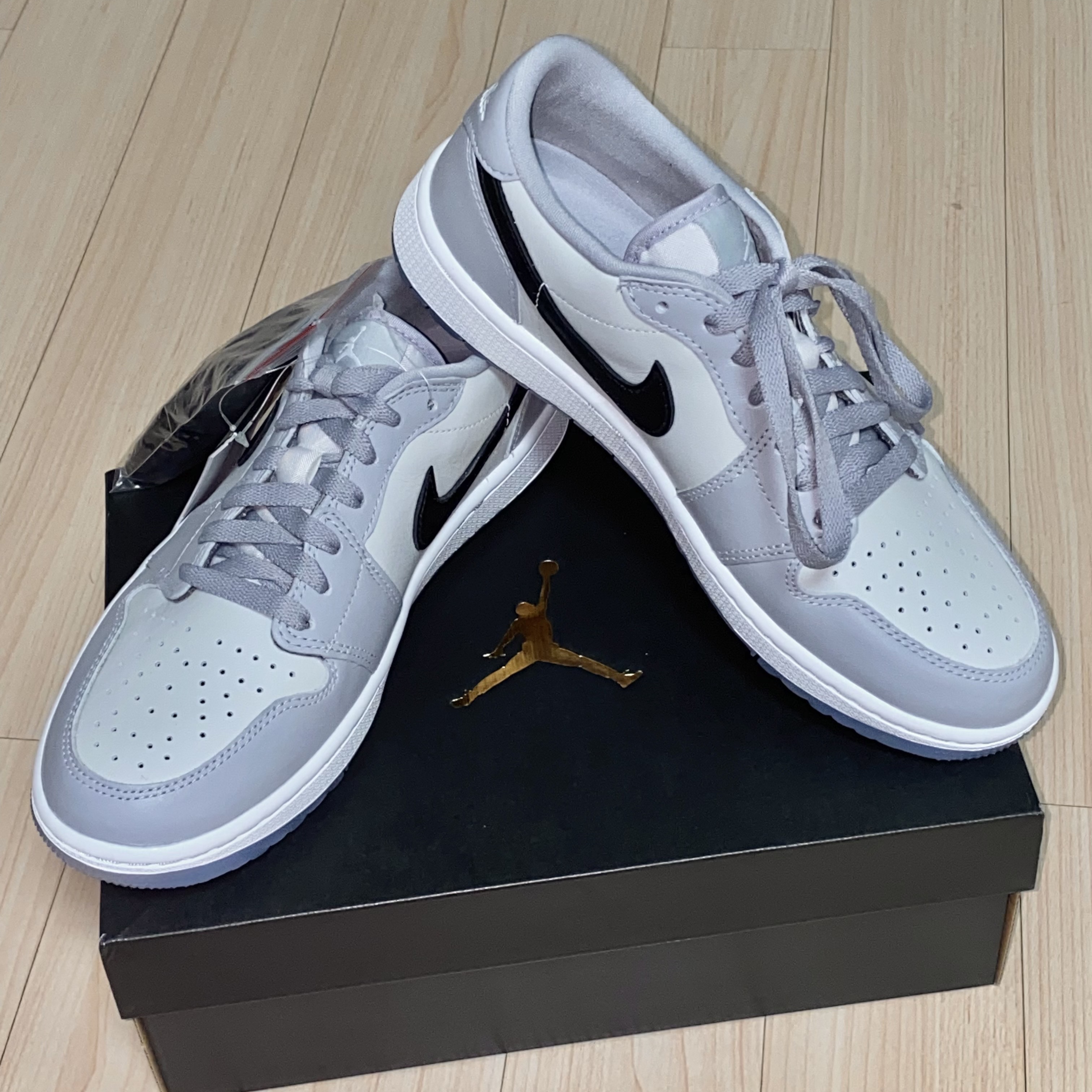 Jordan 1 Low Golf Wolf Grey 착용 스타일 - 1