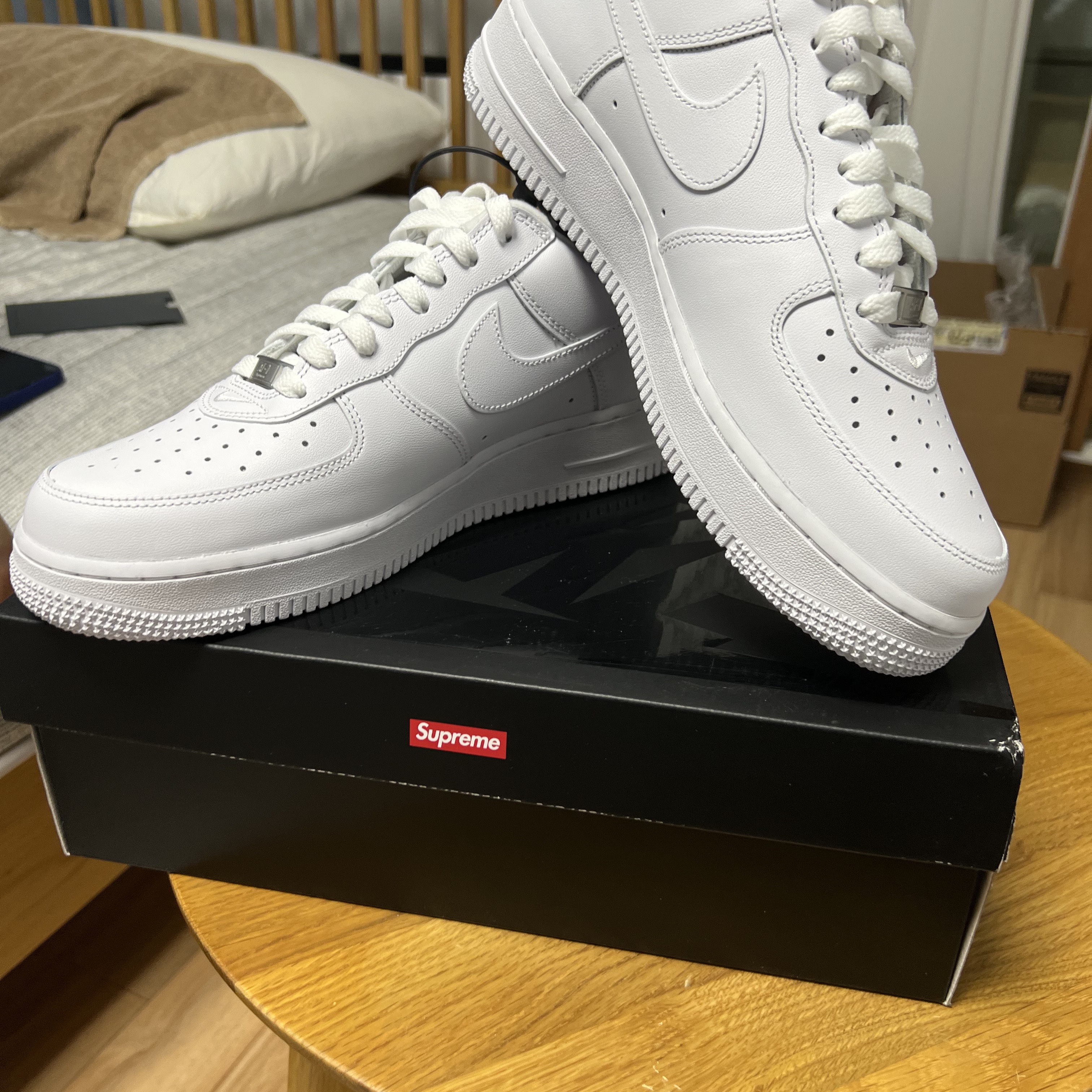 Nike x Supreme Air Force 1 Low White 착용 스타일 - 1