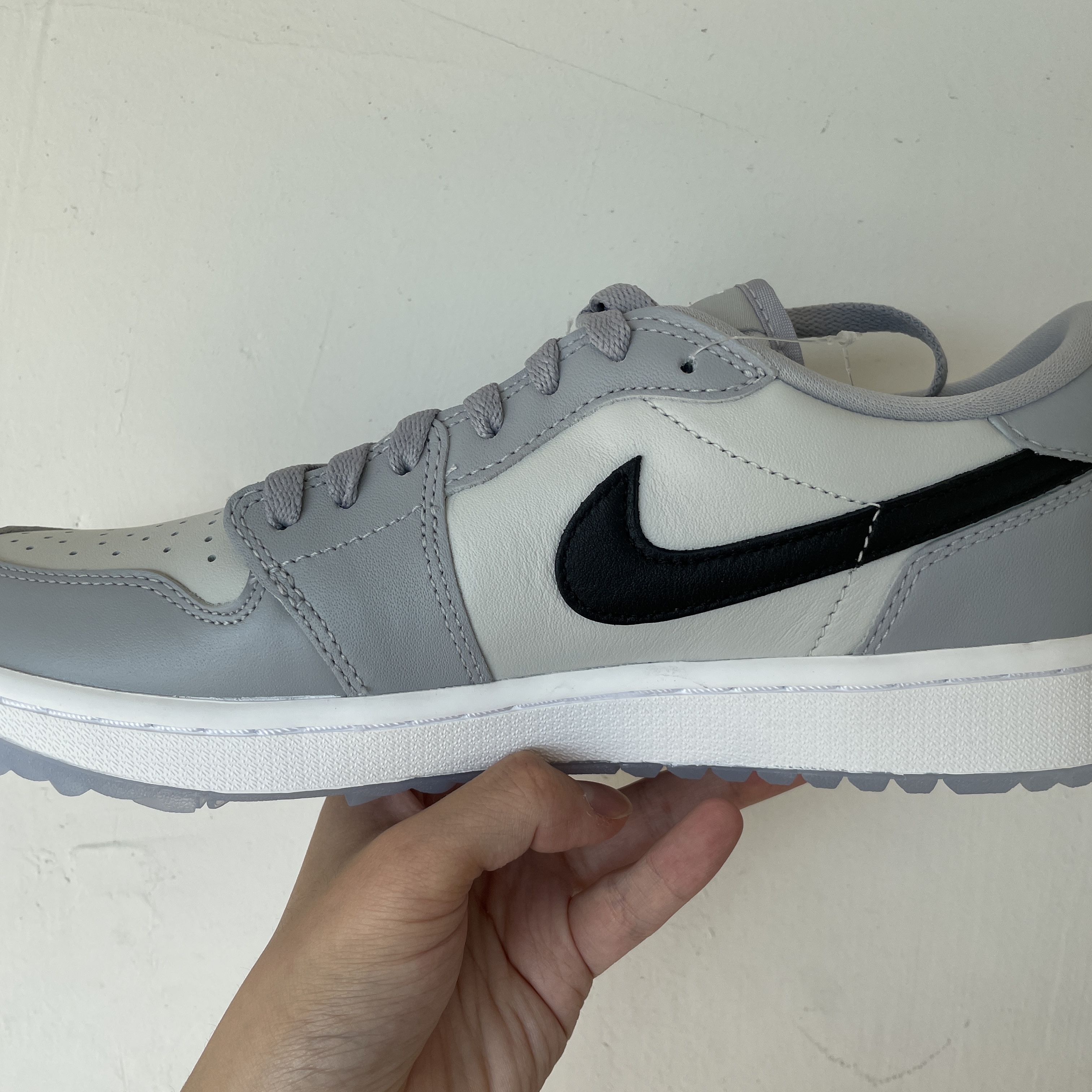 Jordan 1 Low Golf Wolf Grey 착용 스타일 - 2