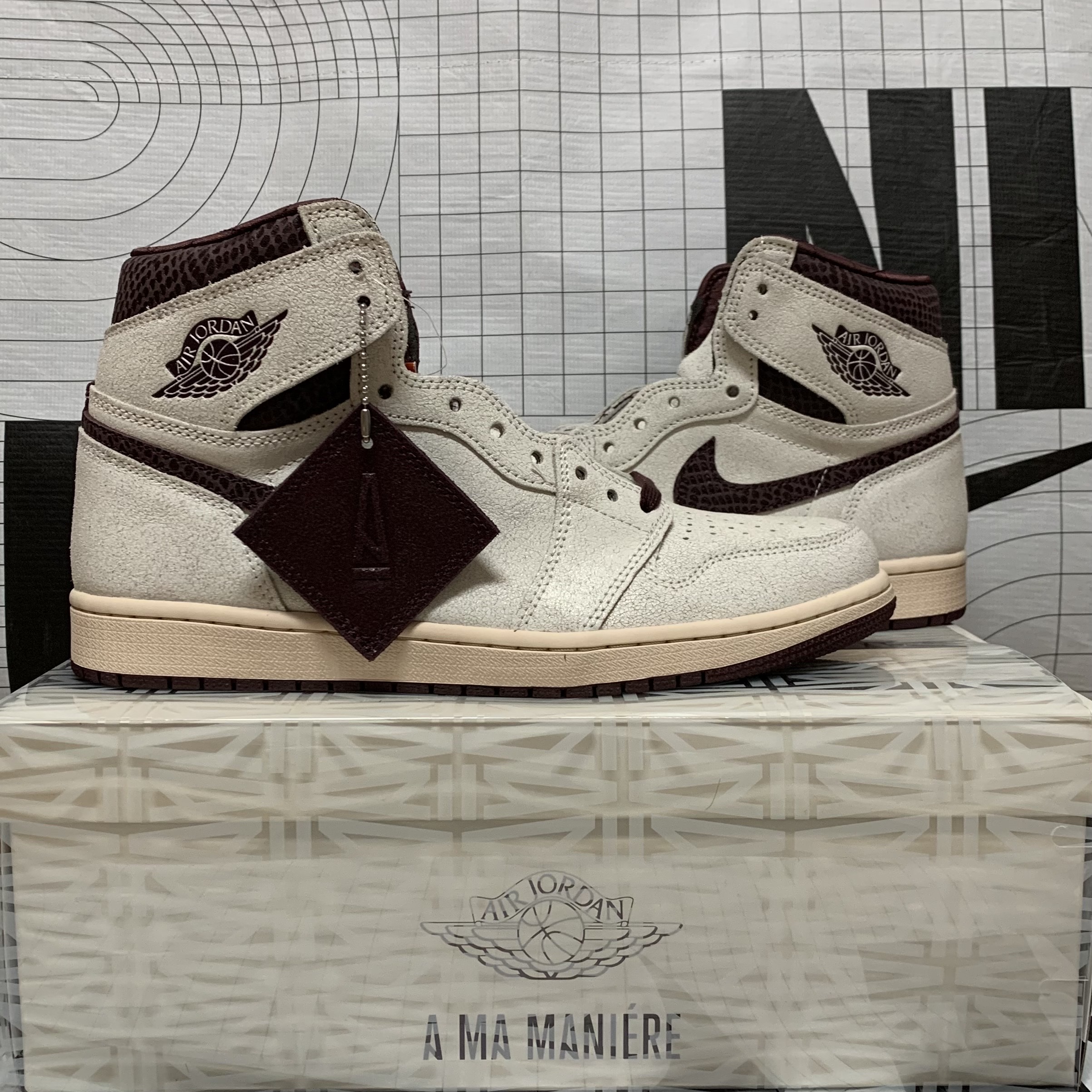 Jordan 1 x A Ma Maniere Retro High OG SP Sail and Burgundy 착용 스타일 - 2