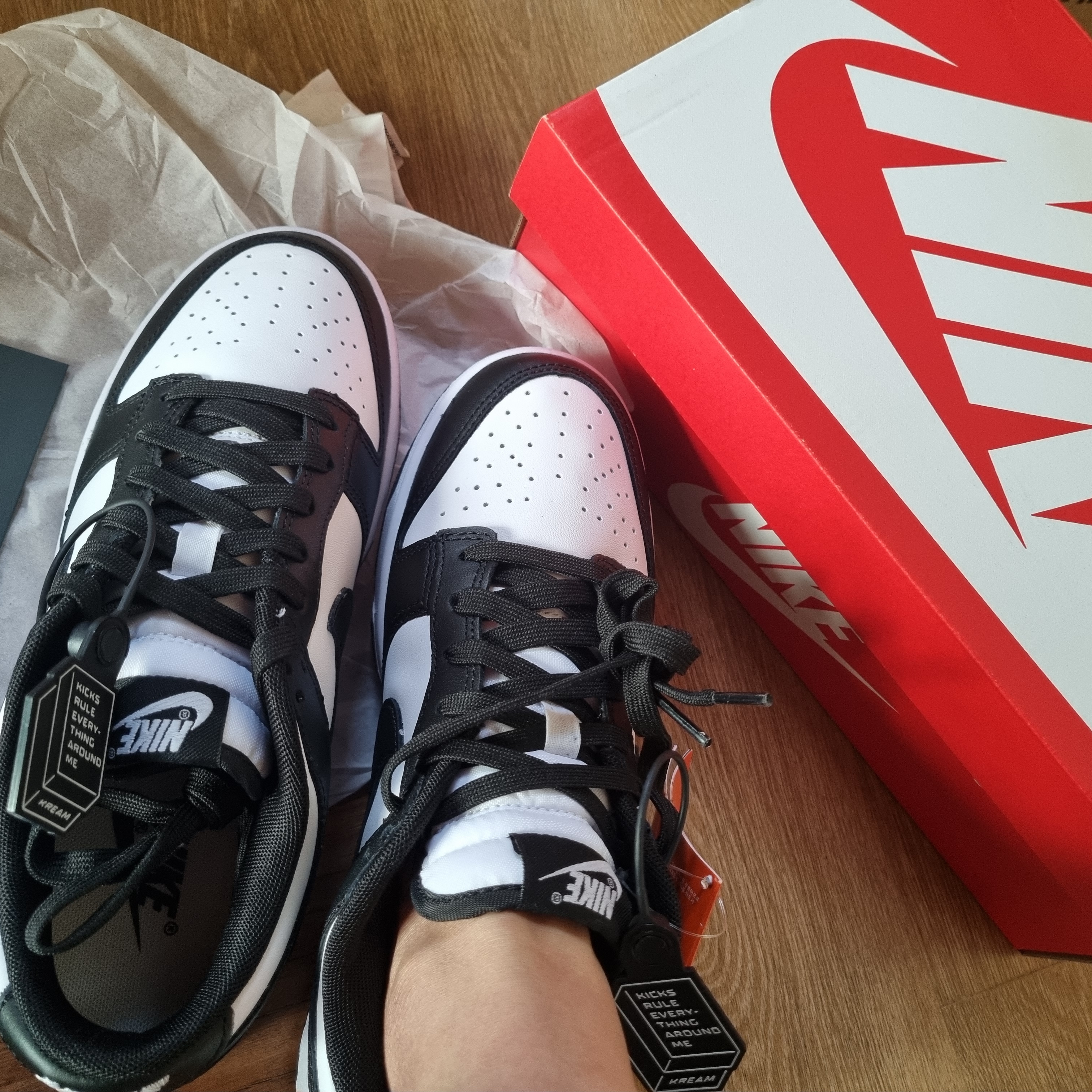 (W) Nike Dunk Low Black 착용 스타일 - 2