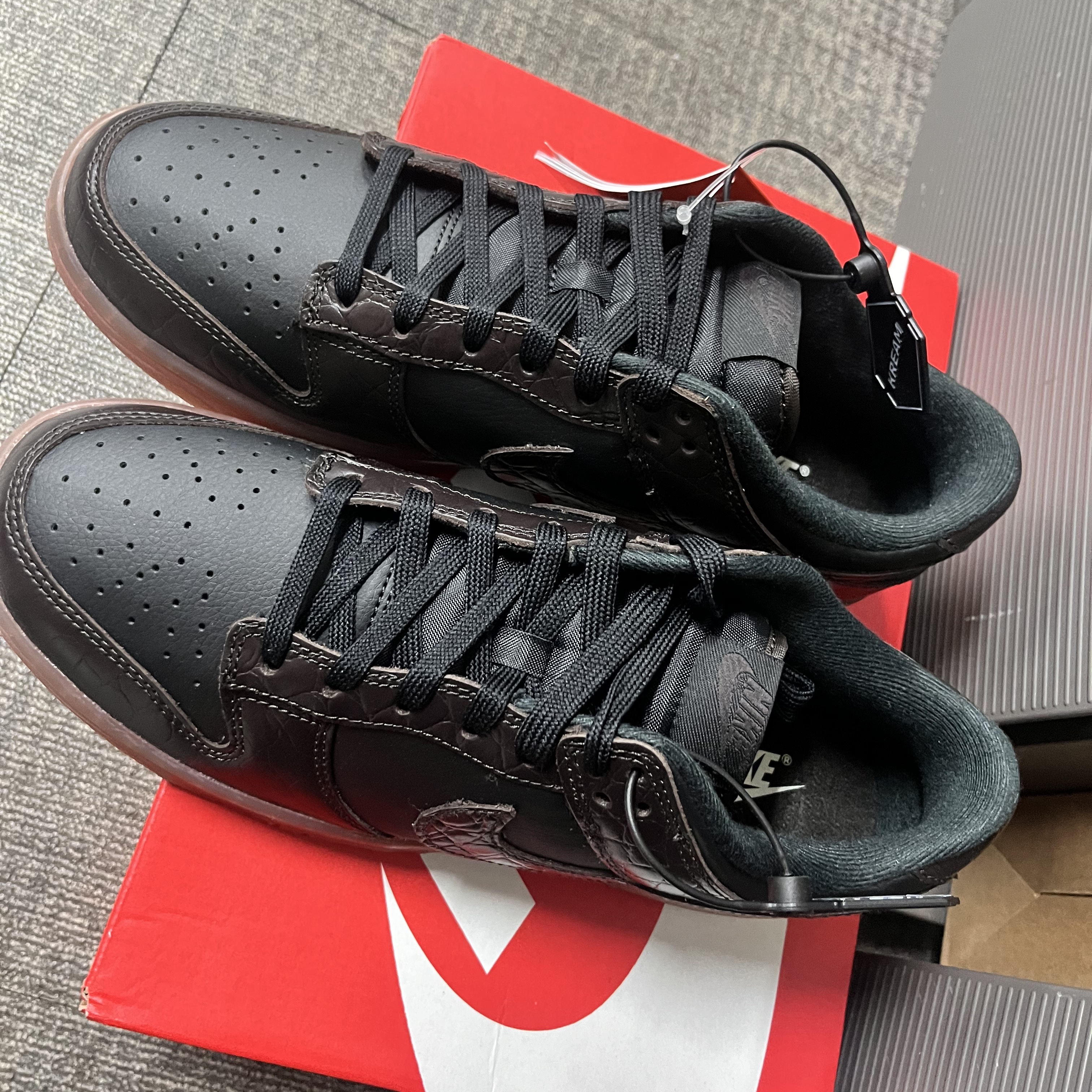 Nike Dunk Low SE Velvet Brown and Black 착용 스타일