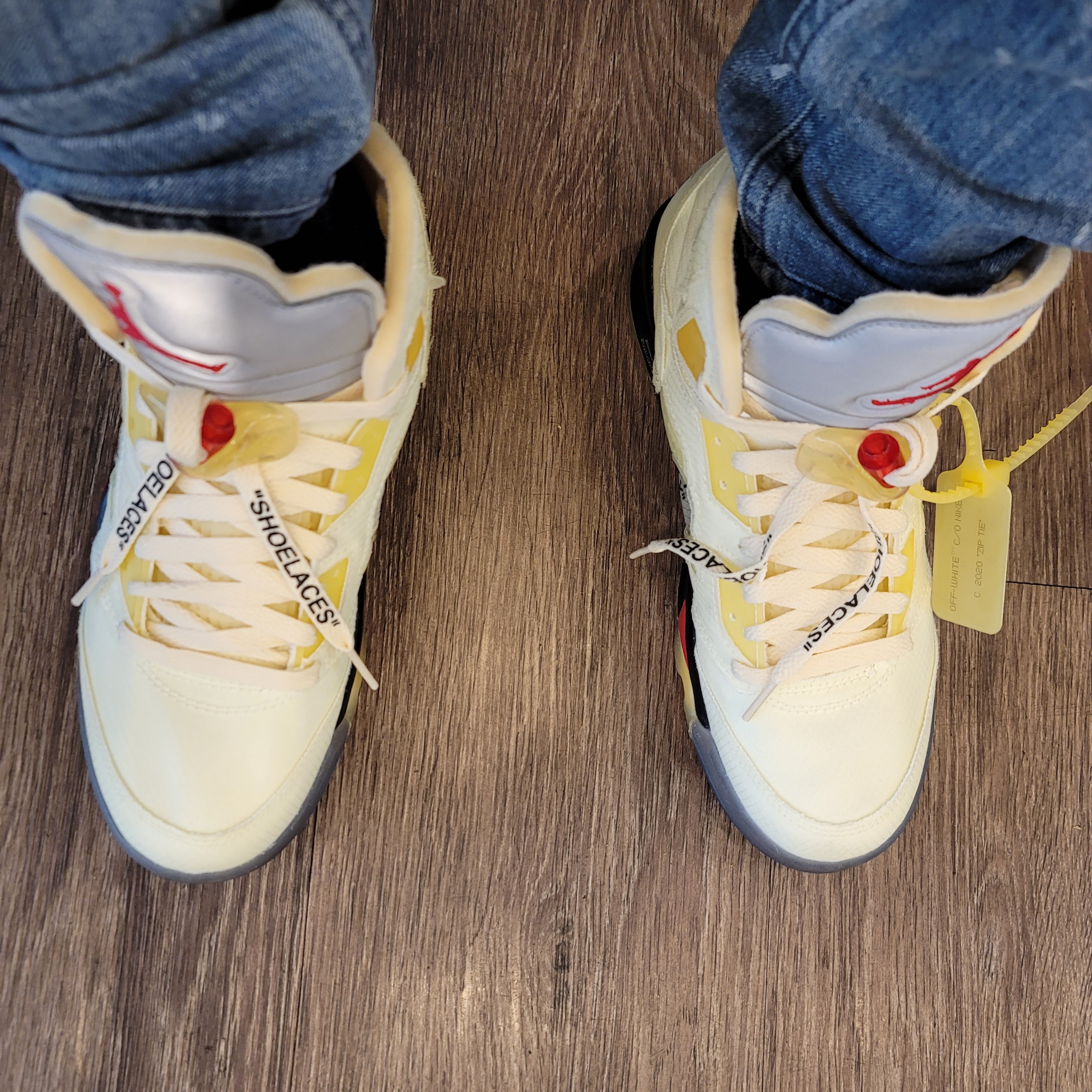 Jordan 5 x Off-White Retro SP Sail Fire Red 착용 스타일 - 2