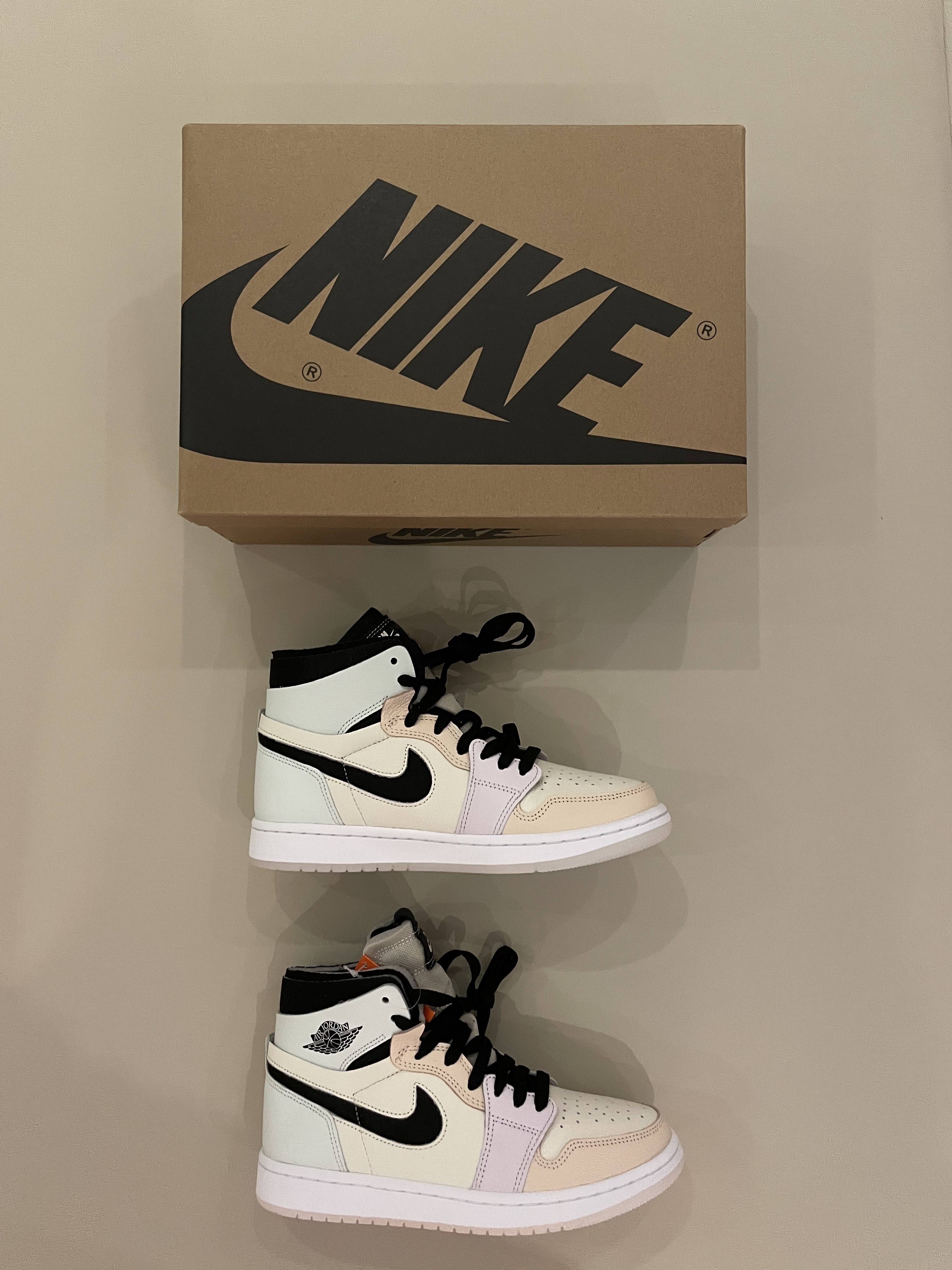 (W) Jordan 1 Zoom Air CMFT Pale Ivory 착용 스타일 - 1