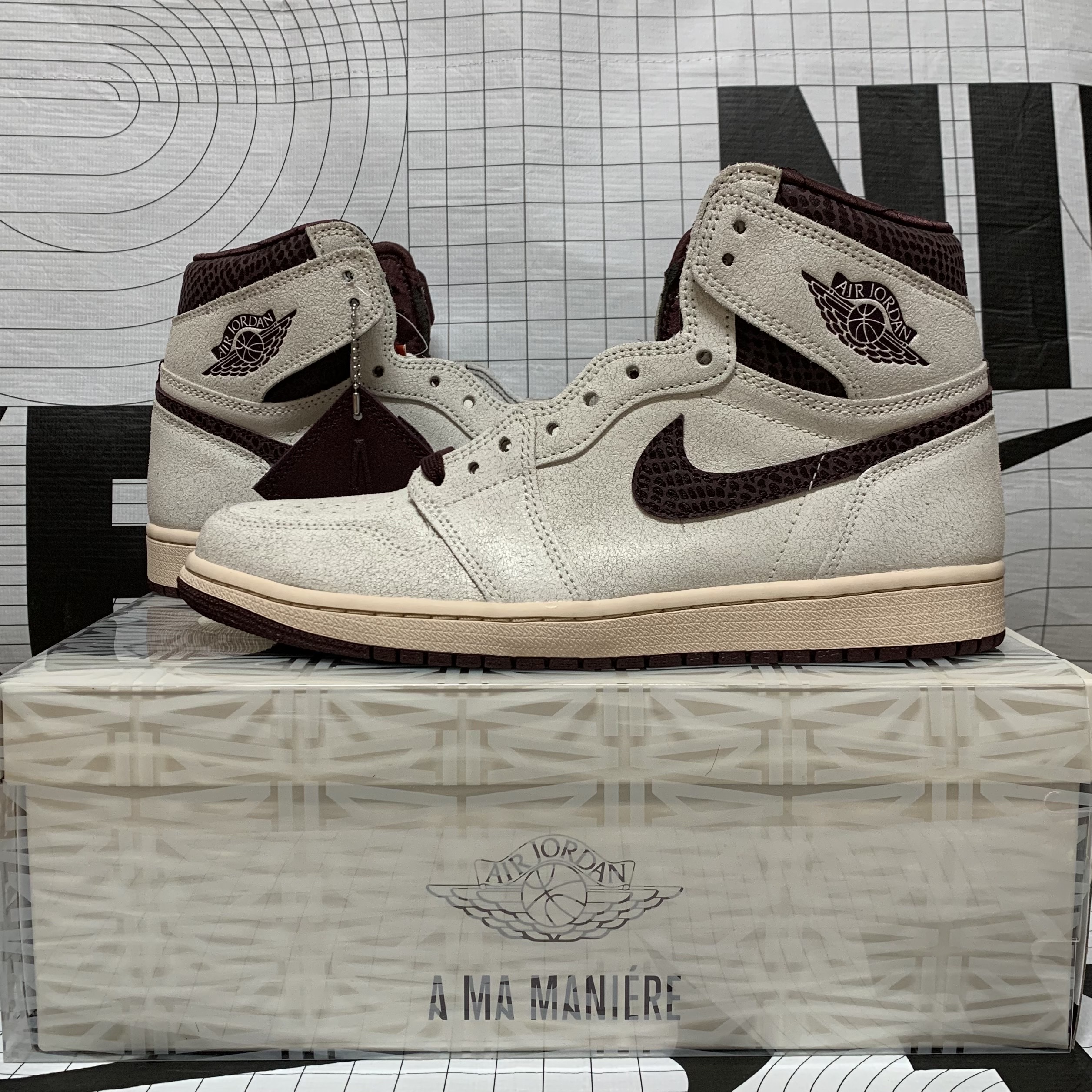 Jordan 1 x A Ma Maniere Retro High OG SP Sail and Burgundy 착용 스타일 - 3